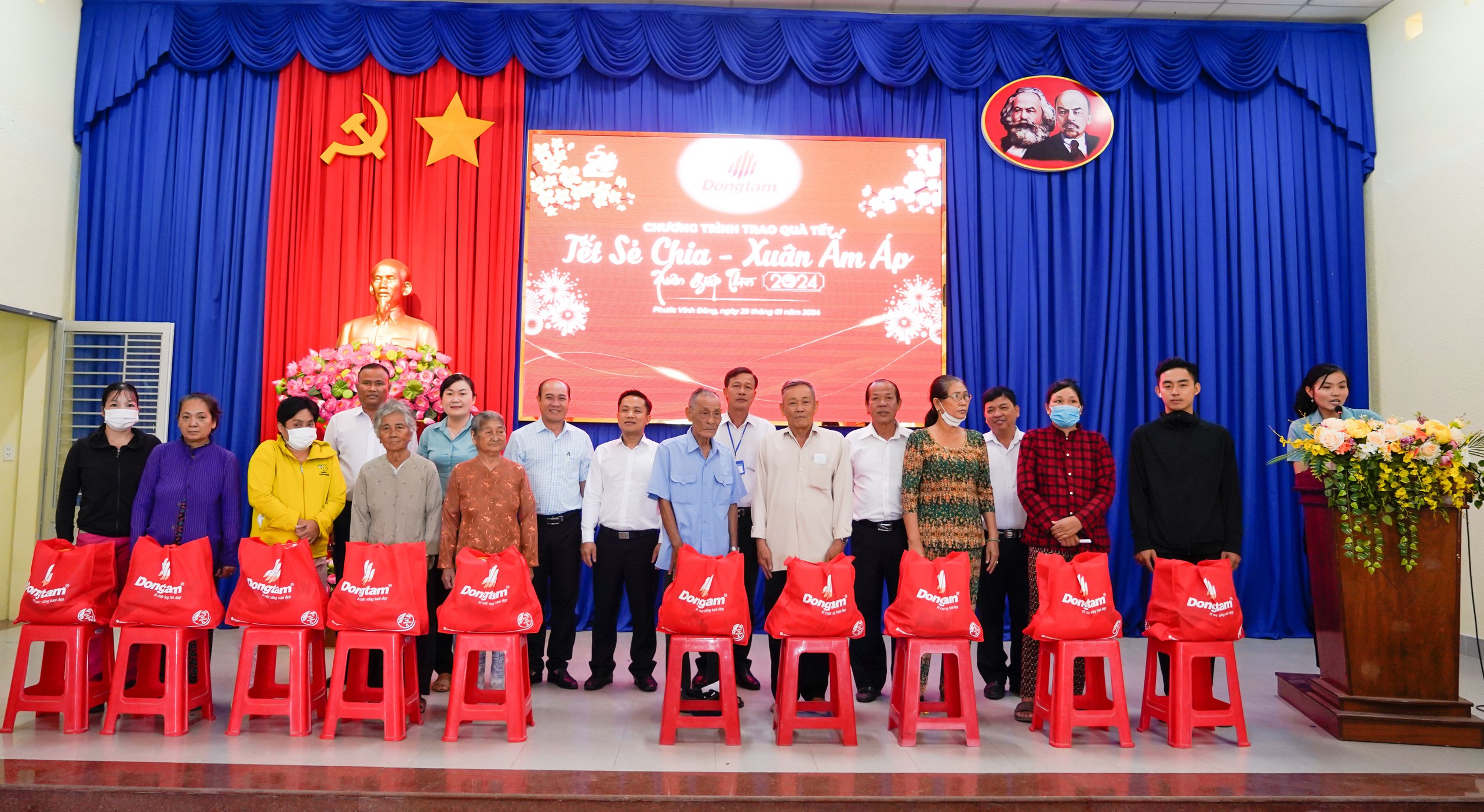 2.500 phần quà được CB-CNV Dongtam Group chăm lo cho bà con có hoàn cảnh khó khăn- Ảnh 5.
