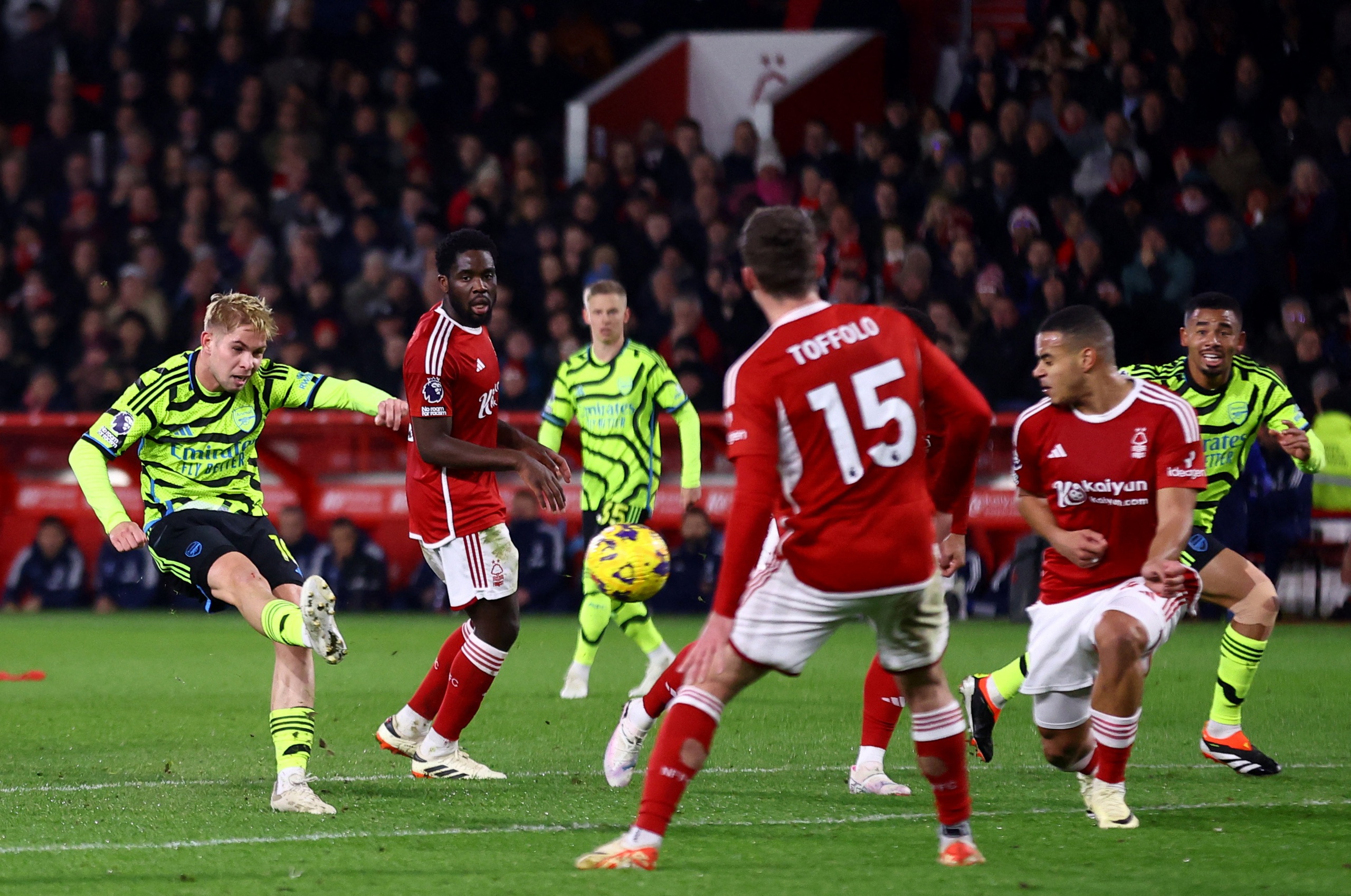 Hiệp 2 b&ugrave;ng nổ, Nottingham Forest su&yacute;t lật đổ Arsenal- Ảnh 1.