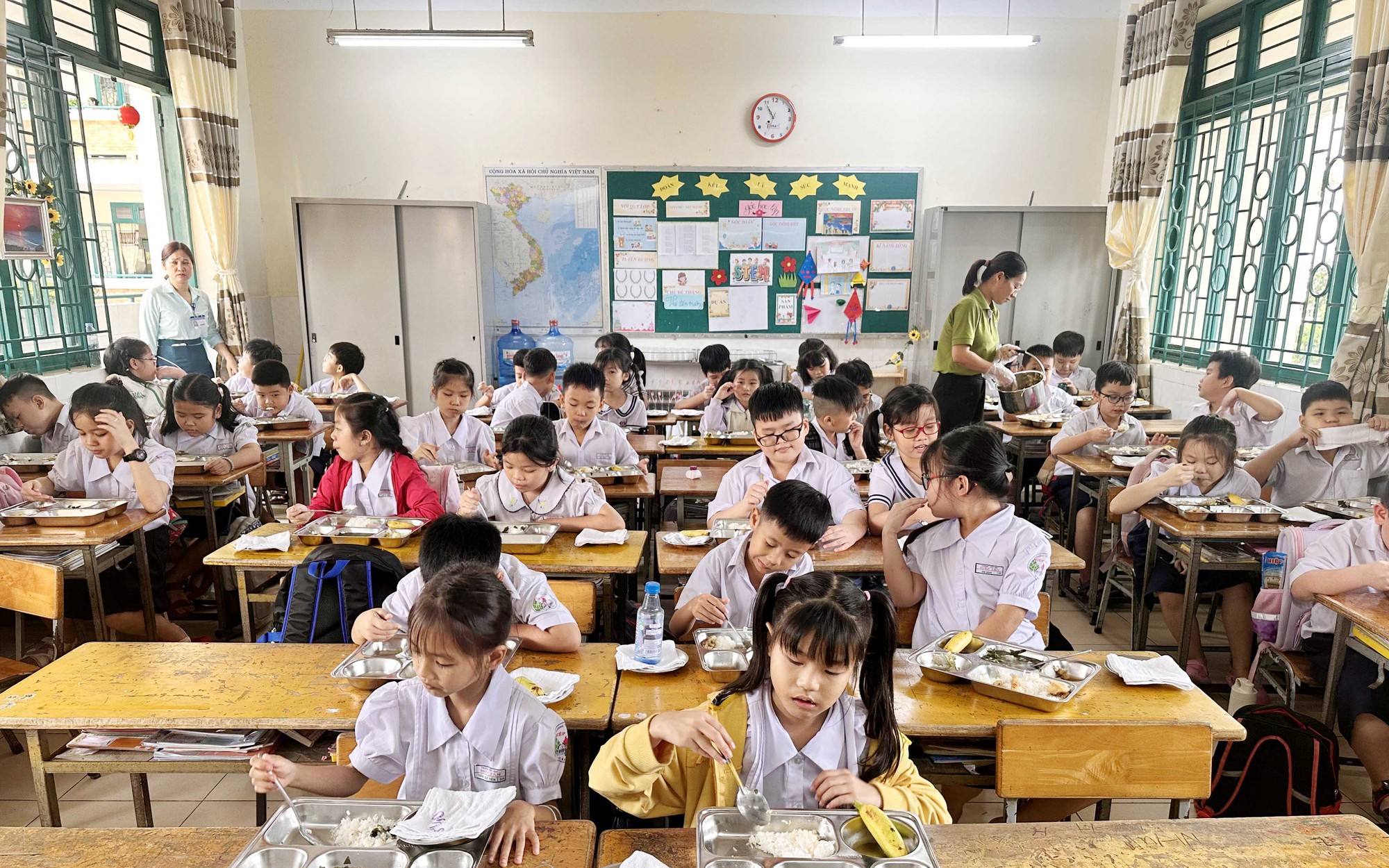 Tiền ăn sáng, bán trú của học sinh cũng phải đóng thuế, Sở GD-ĐT TP HCM gửi kiến nghị