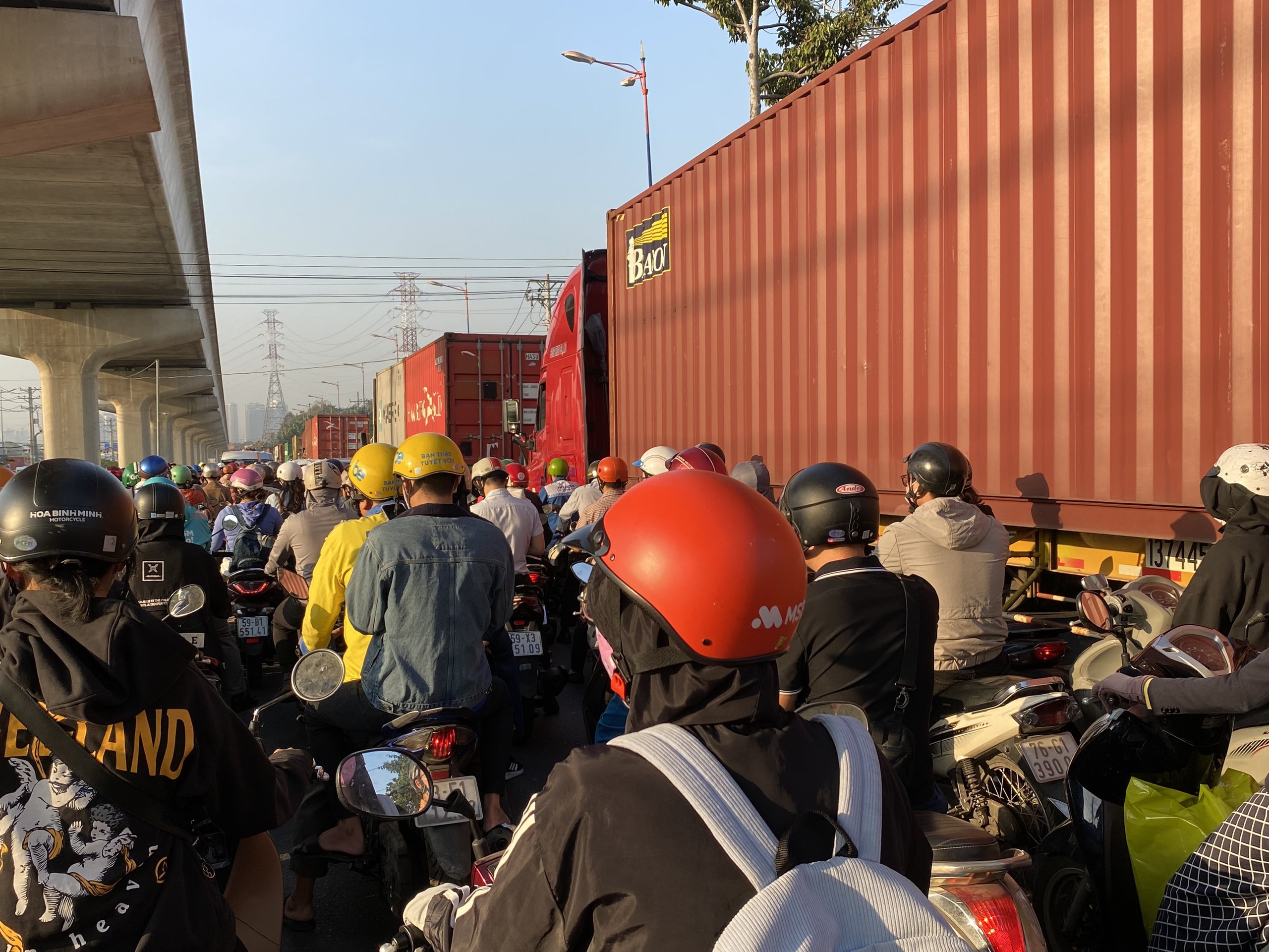 TP HCM: Đang ùn ứ nghiêm trọng ở cửa ngõ phía Đông- Ảnh 4.