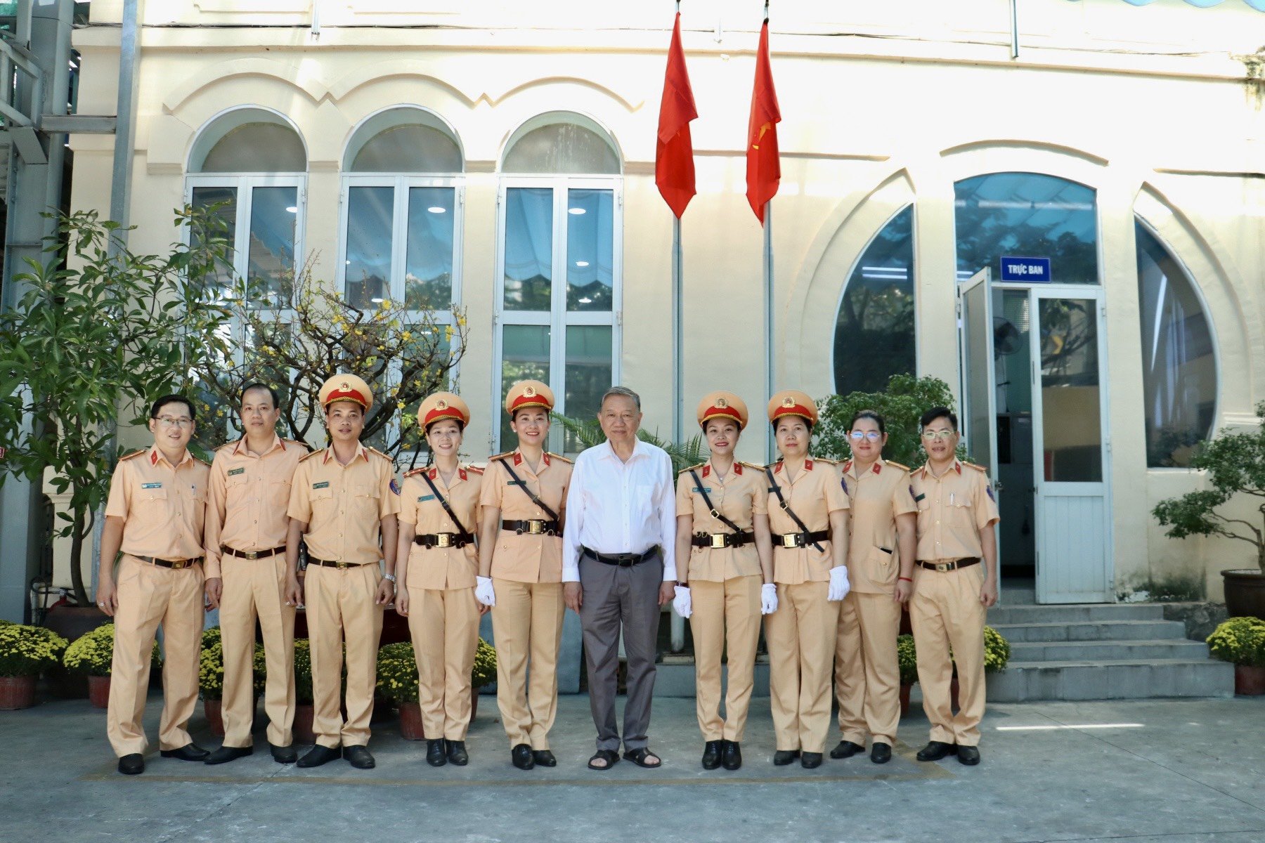 Bộ trưởng T&ocirc; L&acirc;m thăm đơn vị đặc th&ugrave; của lực lượng CSGT C&ocirc;ng an TP HCM- Ảnh 1.