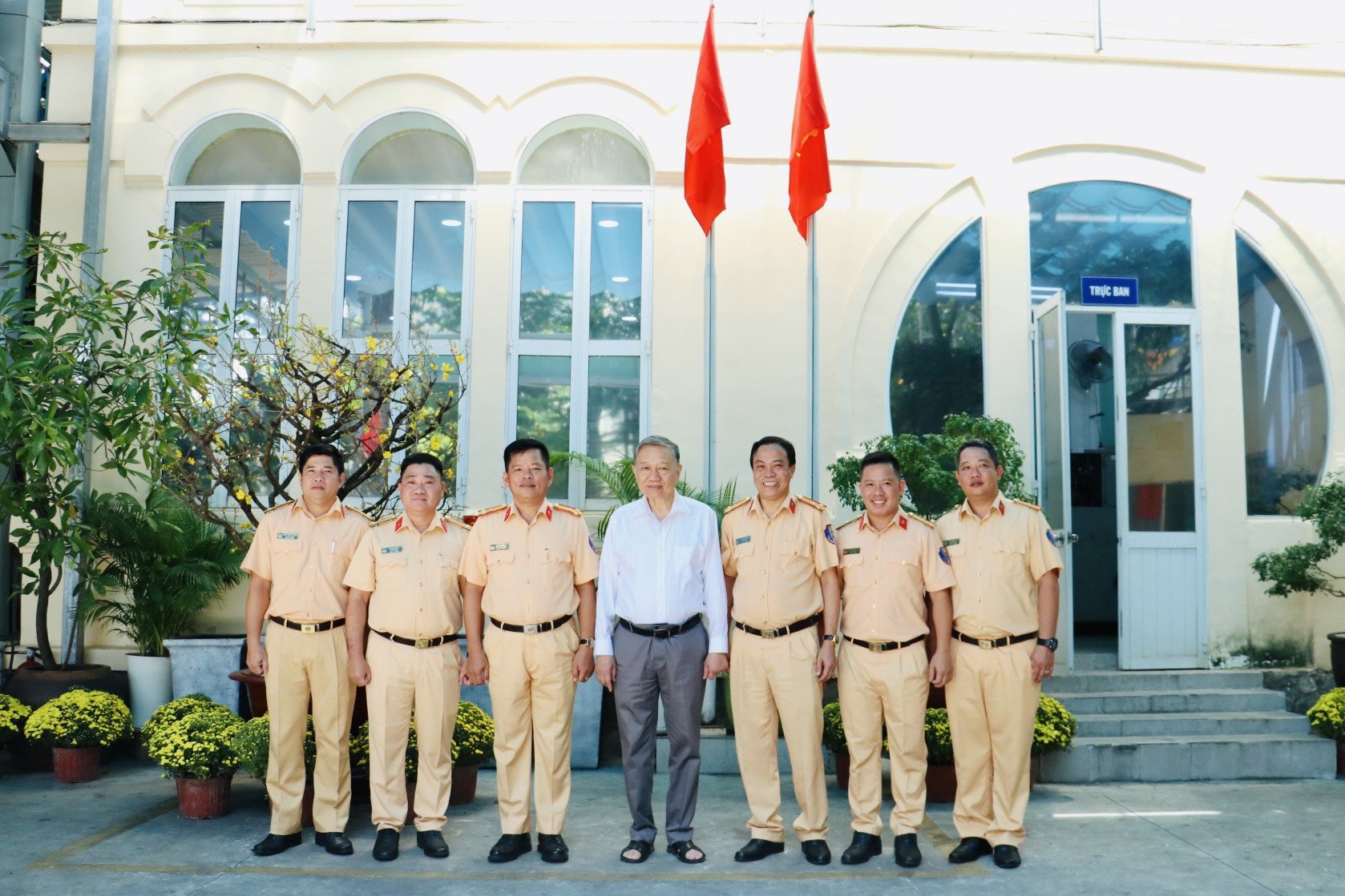 Bộ trưởng T&ocirc; L&acirc;m thăm đơn vị đặc th&ugrave; của lực lượng CSGT C&ocirc;ng an TP HCM- Ảnh 2.