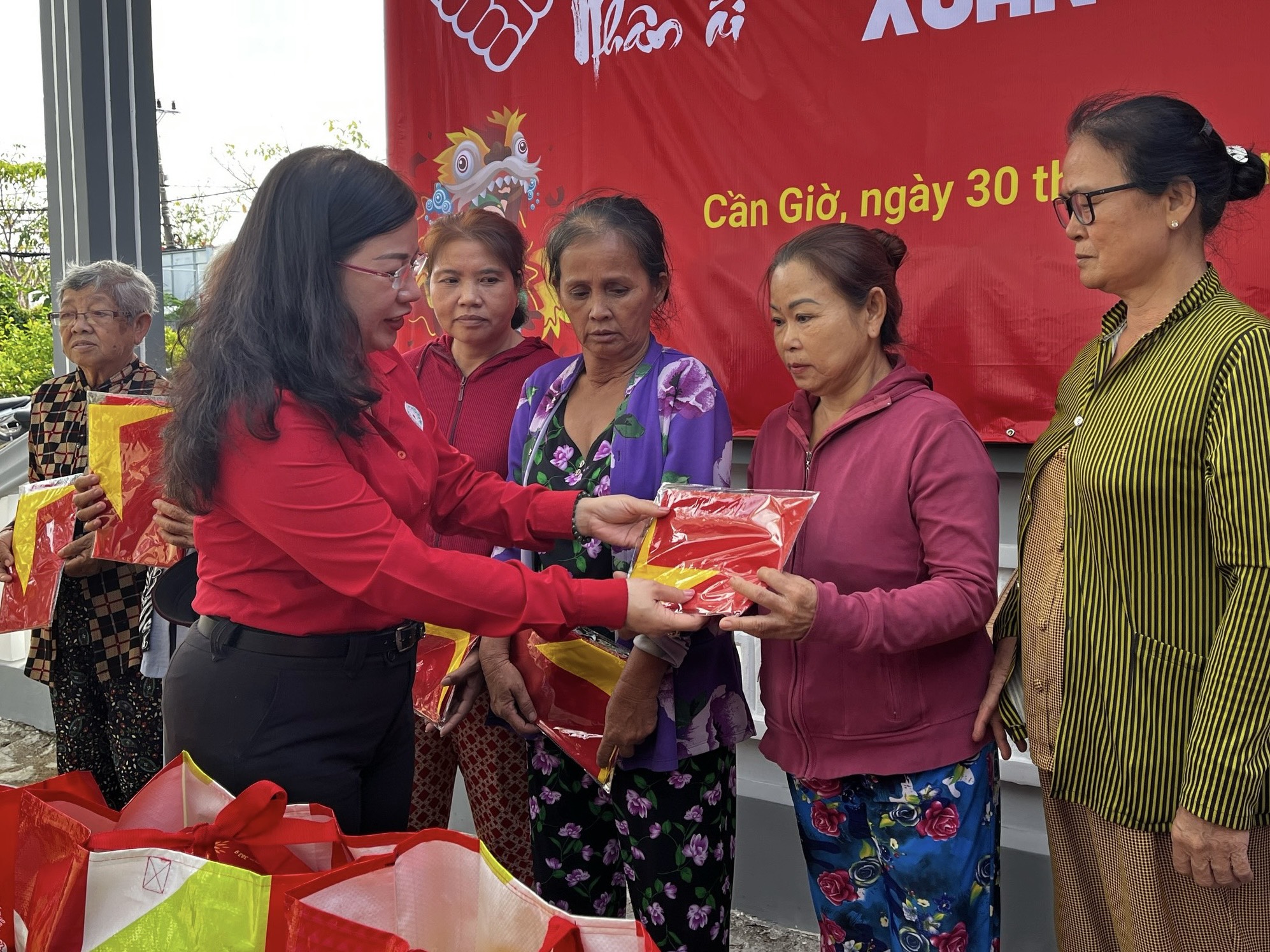 Thêm 1.000 lá cờ Tổ quốc đến với huyện Cần Giờ- Ảnh 2.
