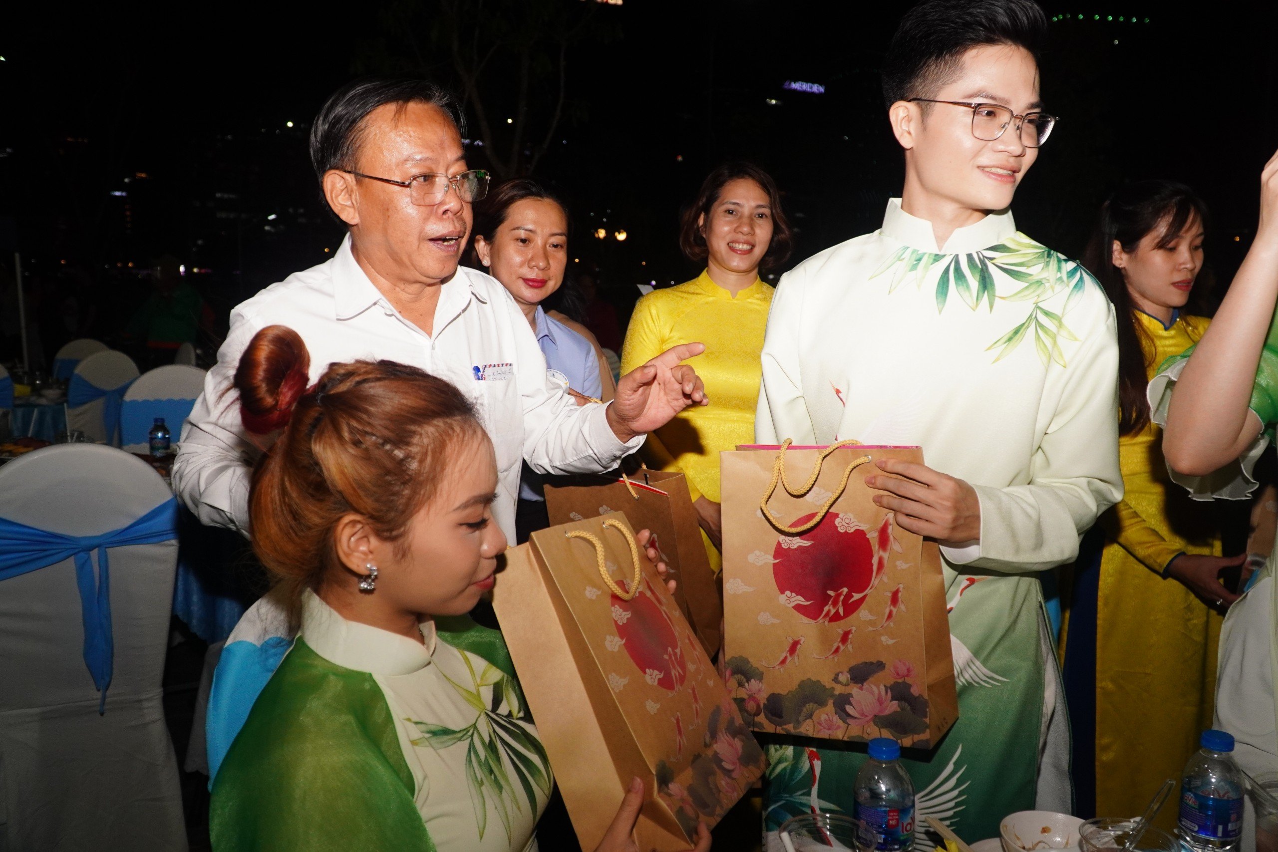 NSND Kim Xu&acirc;n, NSƯT Hạnh Th&uacute;y, Hồ Ngọc H&agrave;&hellip; tụ hội!- Ảnh 12.