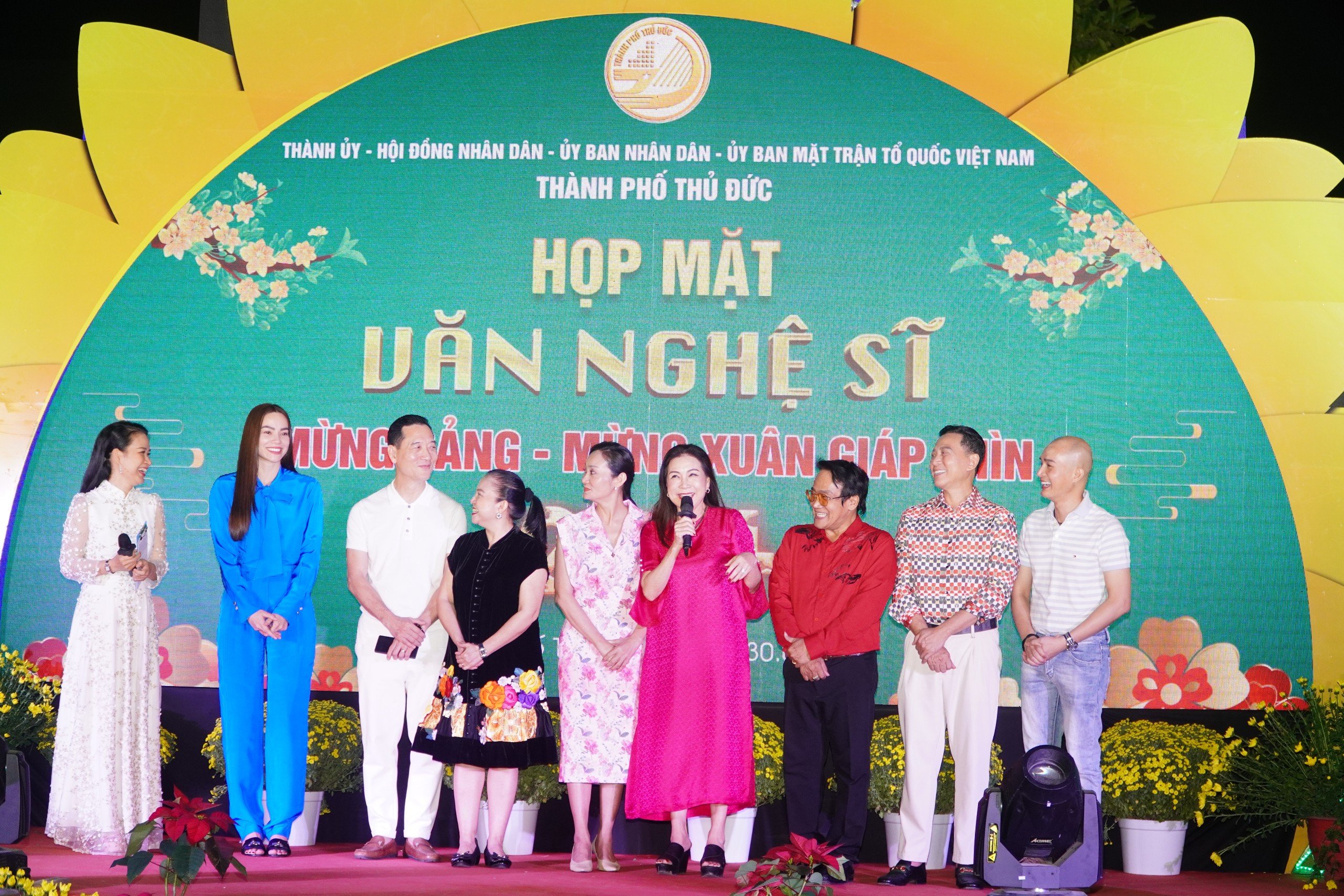 NSND Kim Xu&acirc;n, NSƯT Hạnh Th&uacute;y, Hồ Ngọc H&agrave;&hellip; tụ hội!- Ảnh 8.