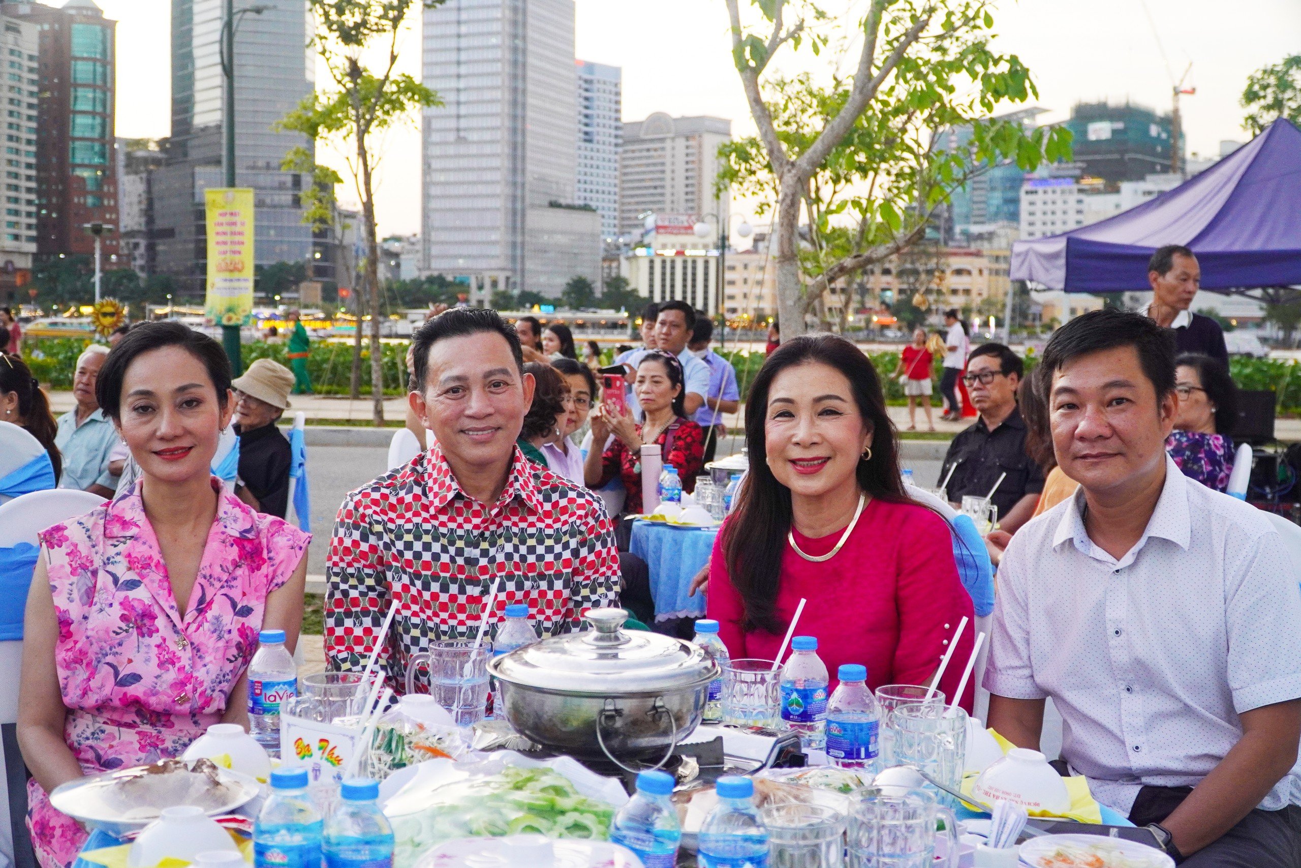 NSND Kim Xu&acirc;n, NSƯT Hạnh Th&uacute;y, Hồ Ngọc H&agrave;&hellip; tụ hội!- Ảnh 1.