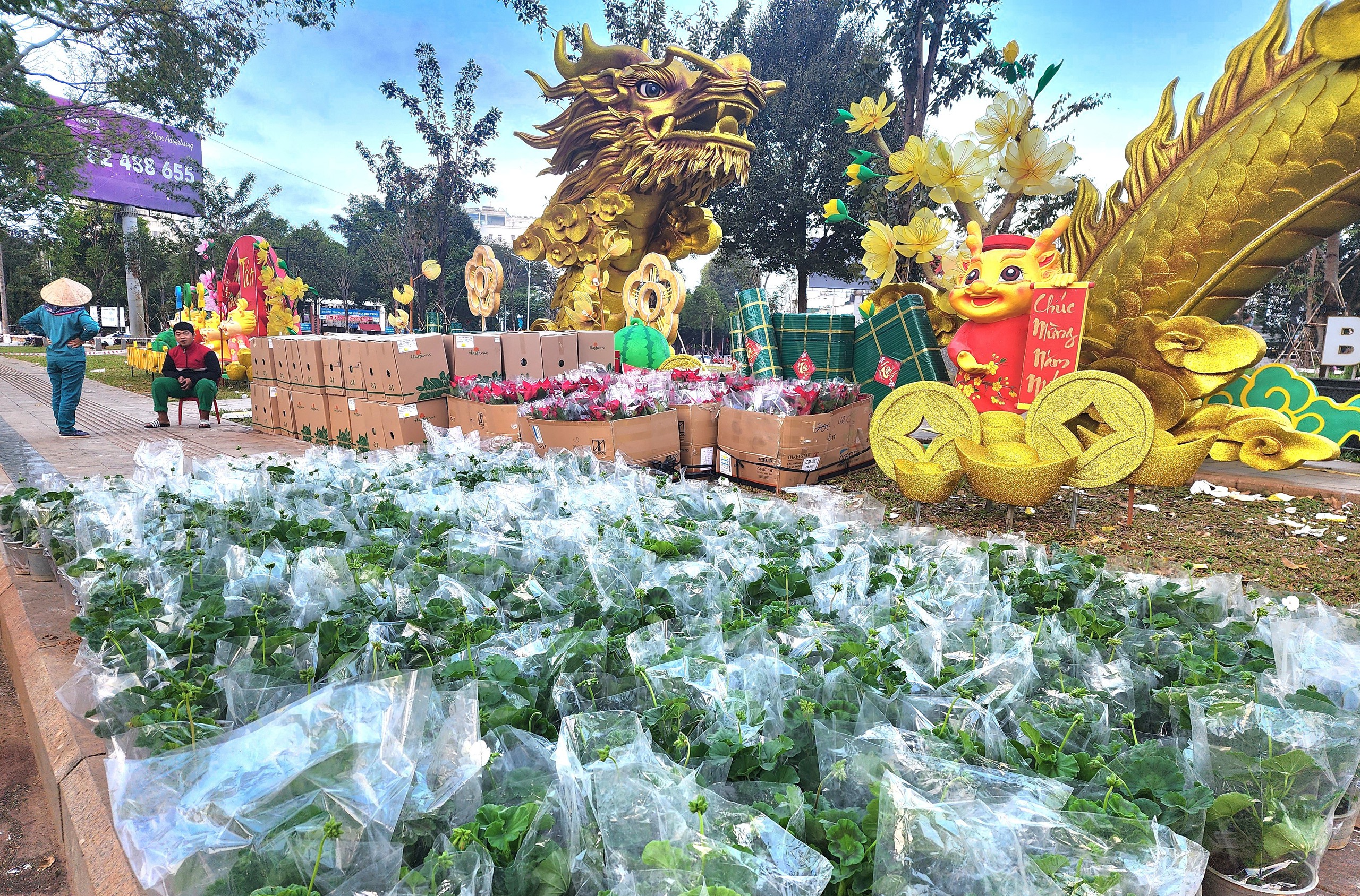 Linh vật rồng "quay đầu" ở Đắk Lắk nhận nhiều ý kiến trái chiều- Ảnh 6.