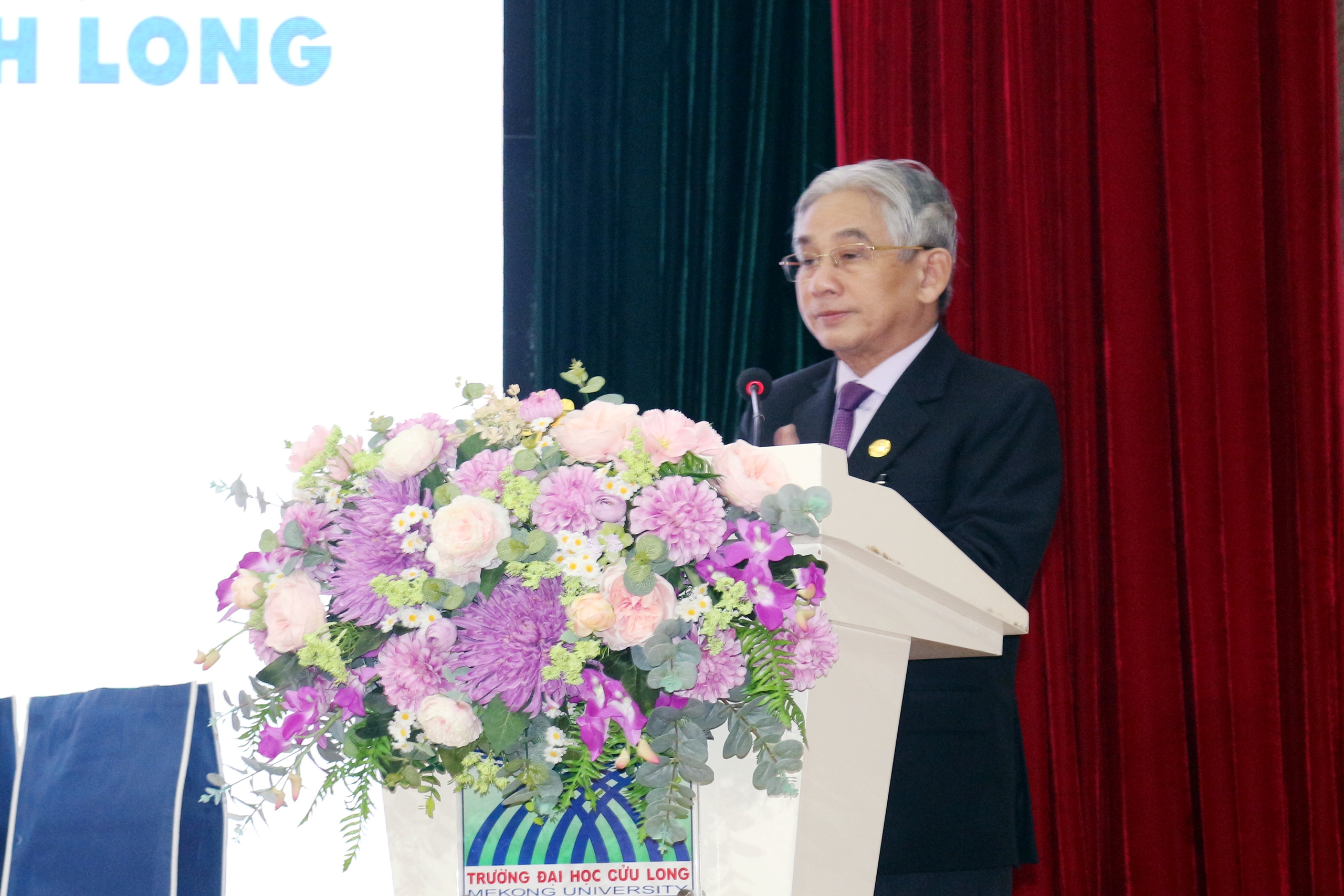 Trường ĐH Cửu Long trao 120 phần qu&agrave; Tết cho người ngh&egrave;o- Ảnh 2.