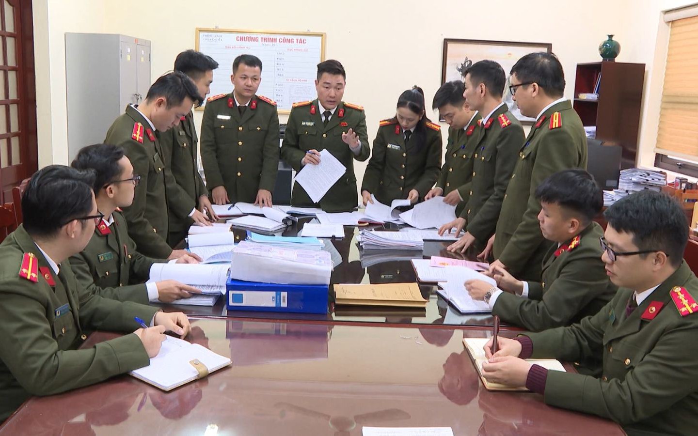 Vì sao 23 người ở Thanh Hóa bị khởi tố về tội "đưa, nhận hối lộ"?