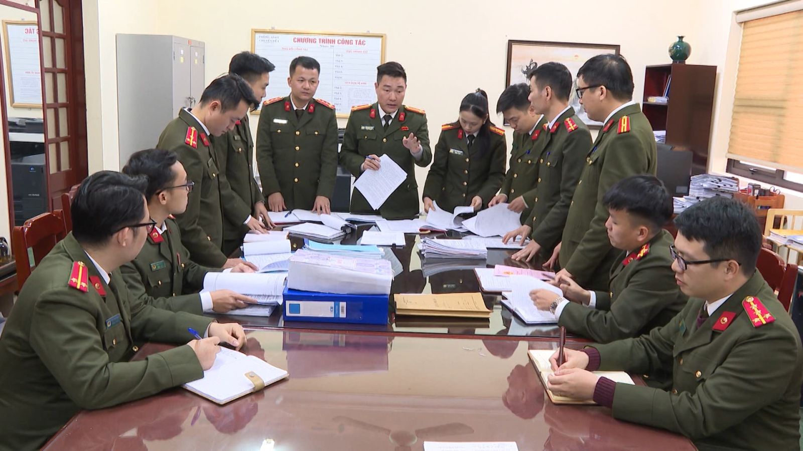 V&igrave; sao 23 người ở Thanh H&oacute;a bị khởi tố về tội "đưa, nhận hối lộ"?- Ảnh 1.