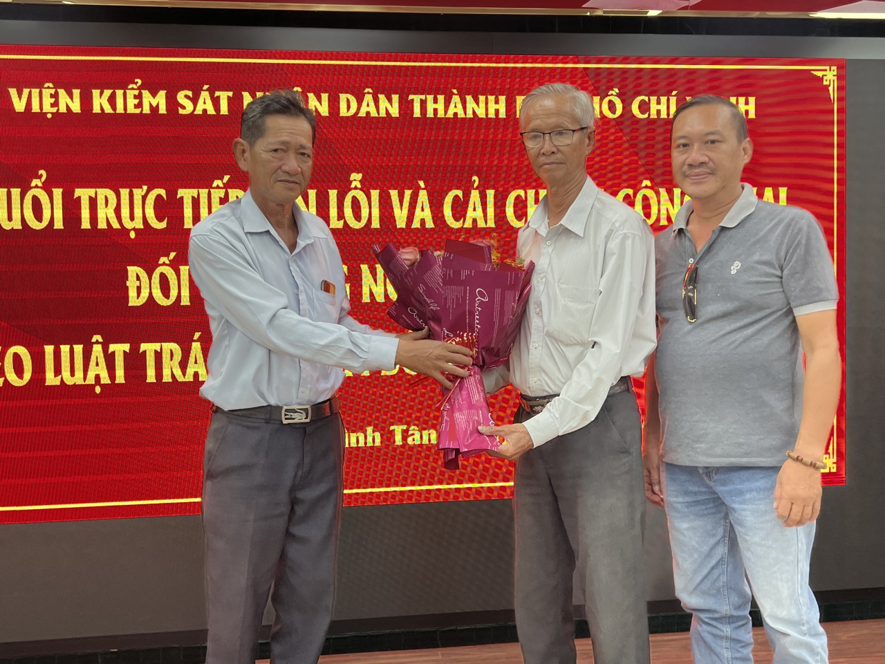 VKSND TP HCM xin lỗi, cải ch&iacute;nh c&ocirc;ng khai với 1 gi&aacute;m đốc- Ảnh 3.