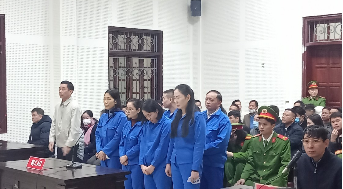 Cựu trưởng Ph&ograve;ng GD-ĐT cấu kết c&ugrave;ng doanh nghiệp "th&ocirc;ng thầu"- Ảnh 1.