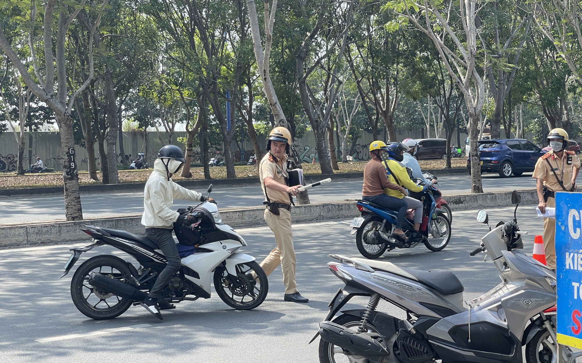 Nhiều người bị xử phạt do chạy quá tốc độ trên đường Mai Chí Thọ