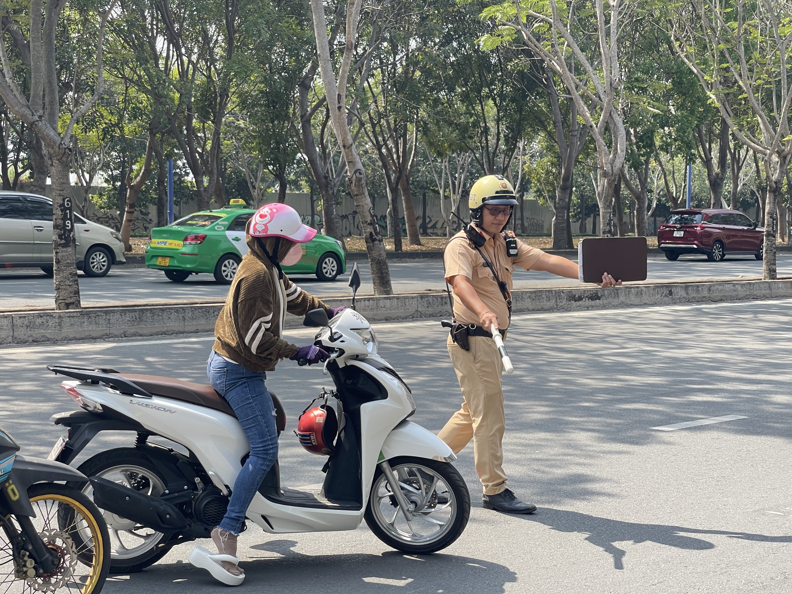 Nhiều người bị xử phạt do chạy quá tốc độ trên đường Mai Chí Thọ- Ảnh 5.