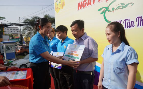 An tâm về quê đón Tết