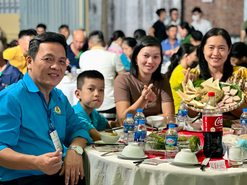 Gia đ&igrave;nh đo&agrave;n vi&ecirc;n - lao động vui Tết tại chương tr&igrave;nh &ldquo;Tết sum vầy - Xu&acirc;n tri &acirc;n&rdquo; do LĐLĐ quận 7, TP HCM tổ chức  Ảnh: HUỲNH NHƯ