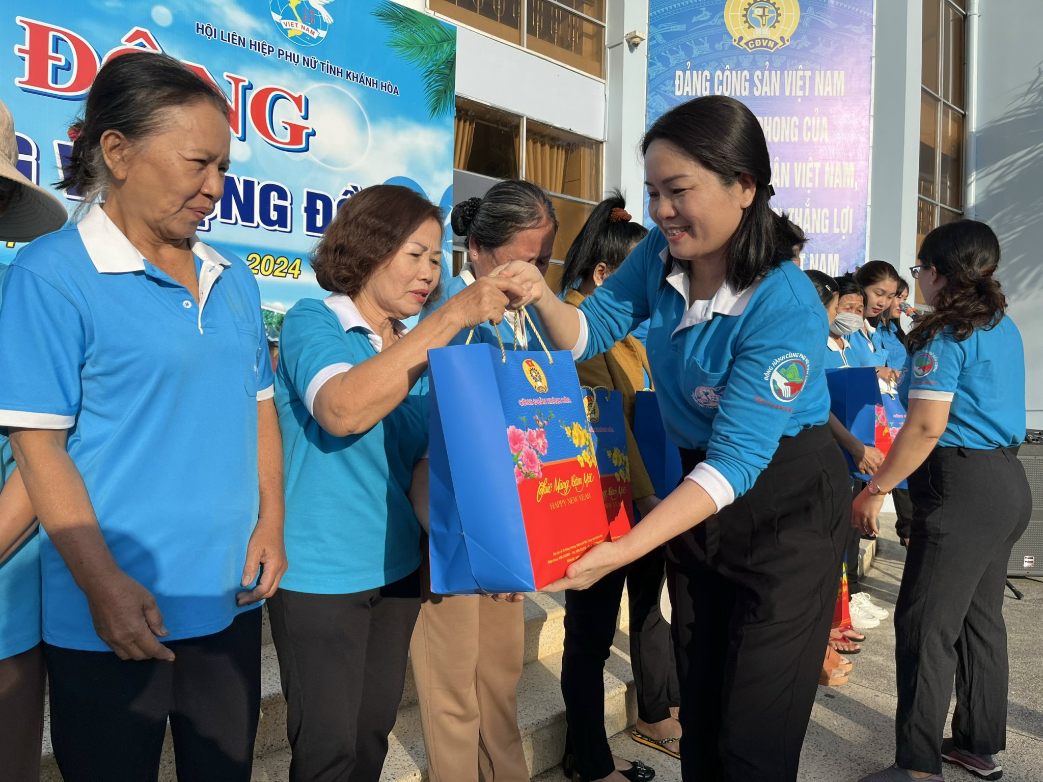 Kh&aacute;nh Ho&agrave; ph&aacute;t động ng&agrave;y lao động v&igrave; cộng đồng- Ảnh 3.