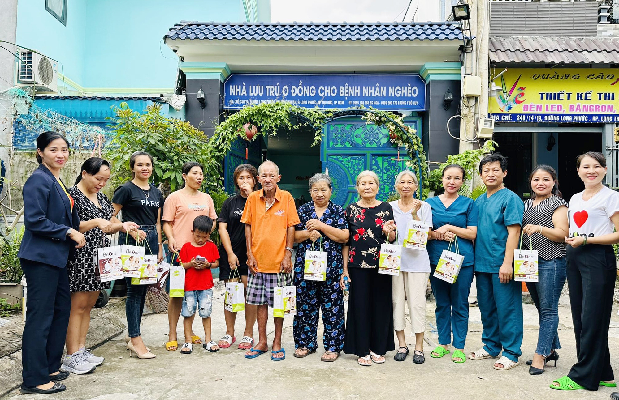 Tấm lòng thơm thảo của vợ chồng bác sĩ- Ảnh 3.