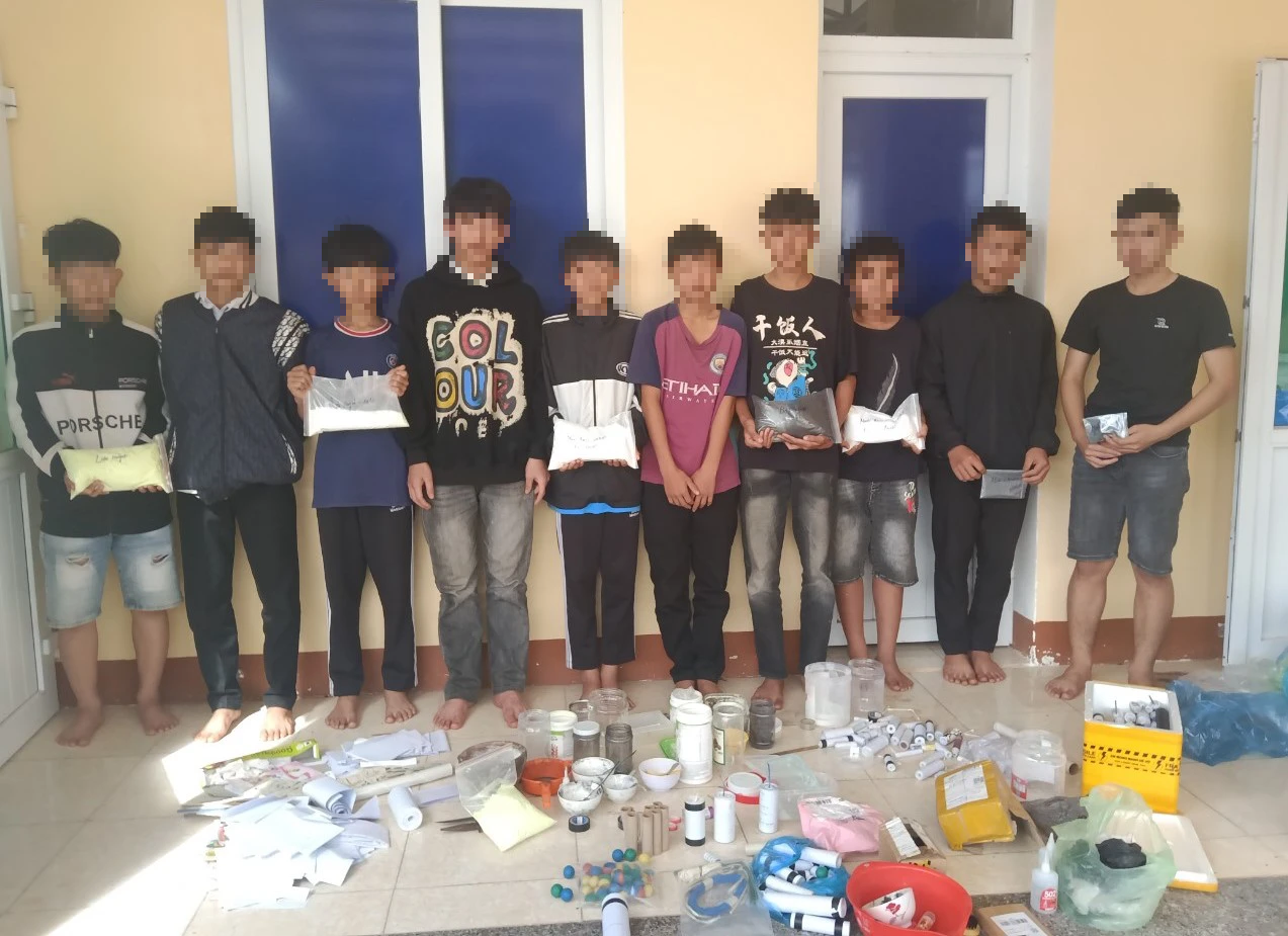 Li&ecirc;n tiếp ph&aacute;t hiện học sinh chế tạo ph&aacute;o nổ- Ảnh 1.
