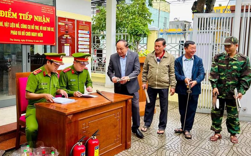 Đà Nẵng kêu gọi thực hiện cuộc vận động người dân giao nộp vũ khí