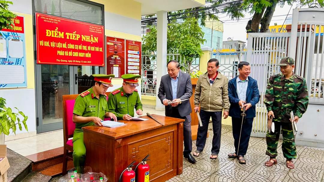 Đ&agrave; Nẵng k&ecirc;u gọi thực hiện cuộc vận động người d&acirc;n giao nộp vũ kh&iacute;- Ảnh 1.