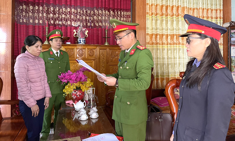 Bắt giam b&agrave; Dương Thị Thiếu v&igrave; "tham &ocirc;" gần 1 tỉ đồng- Ảnh 1.