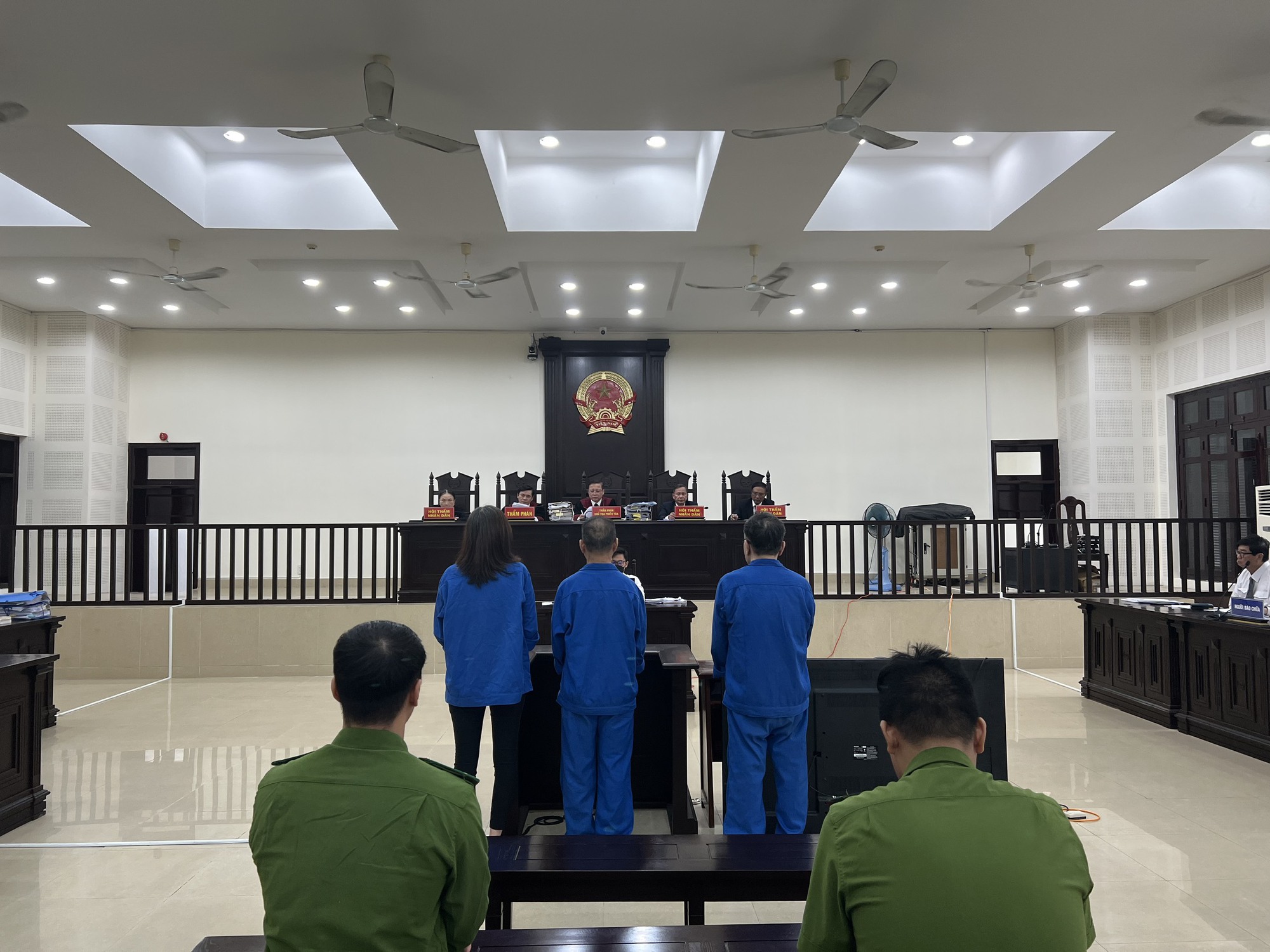 Đại gia Trung "lửa" v&agrave; thuộc cấp hầu t&ograve;a tại Đ&agrave; Nẵng- Ảnh 3.
