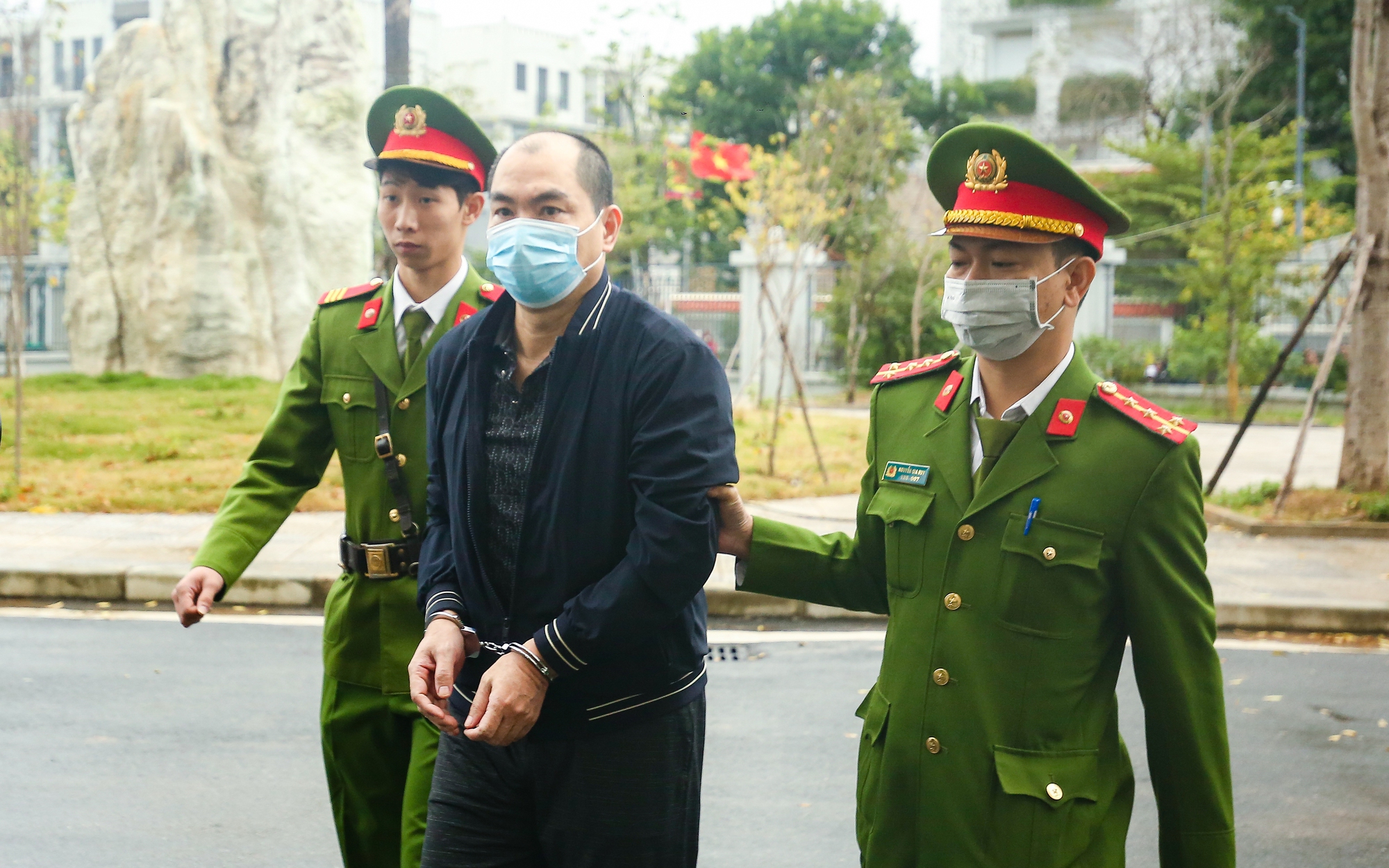 Cựu giám đốc CDC "trần tình" vì sao chia tiền cho bí thư Tỉnh ủy ít hơn giám đốc sở Y tế?