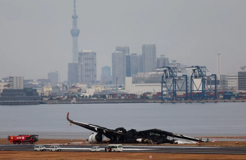 Chiếc máy bay chở khách... Ảnh: Reuters