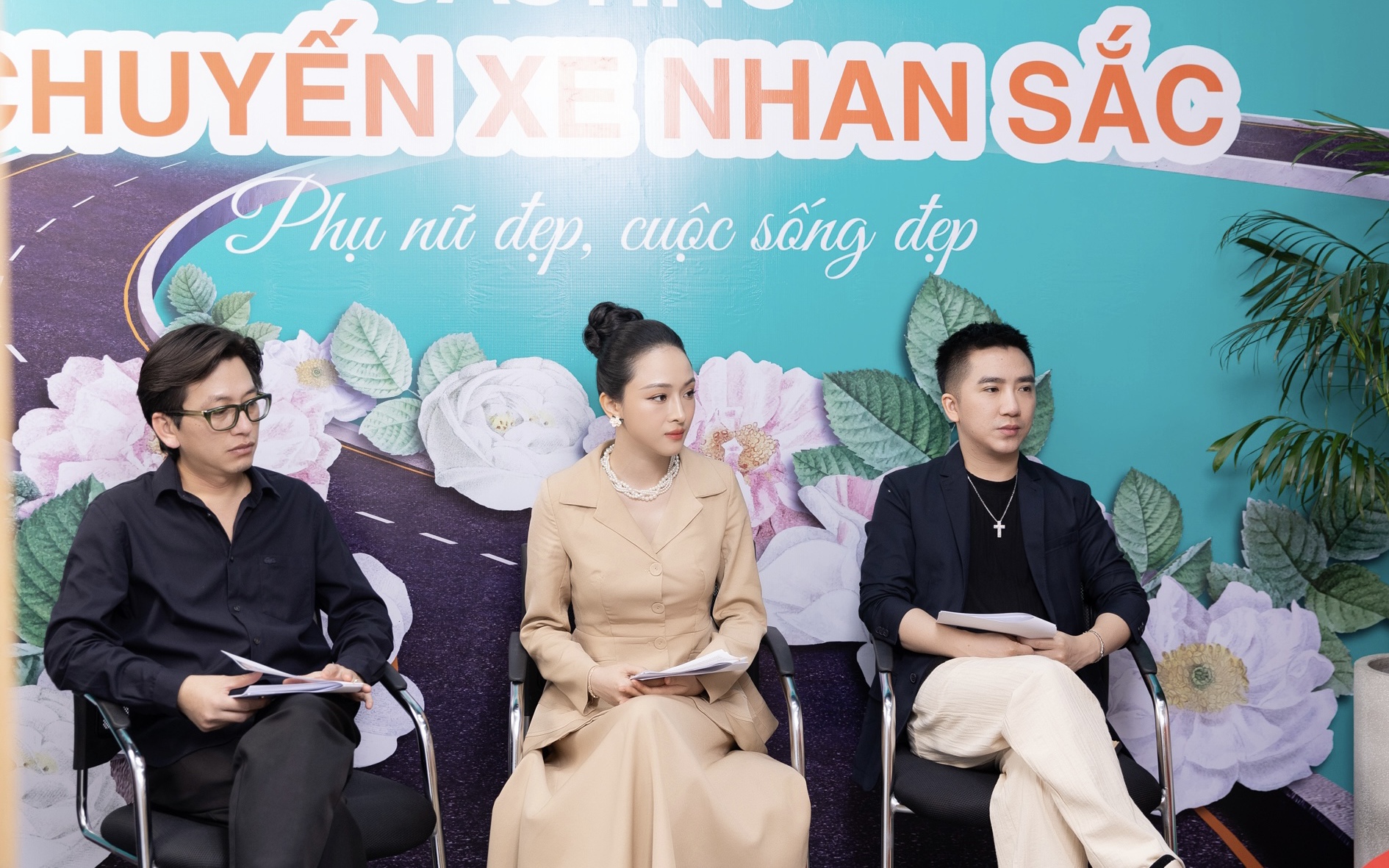 Hoa hậu Trương Hồ Phương Nga tái xuất làng giải trí 

