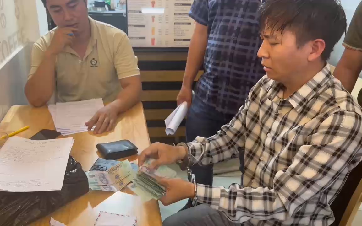 Công an TP HCM bắt cộng tác viên báo chí cưỡng đoạt tiền