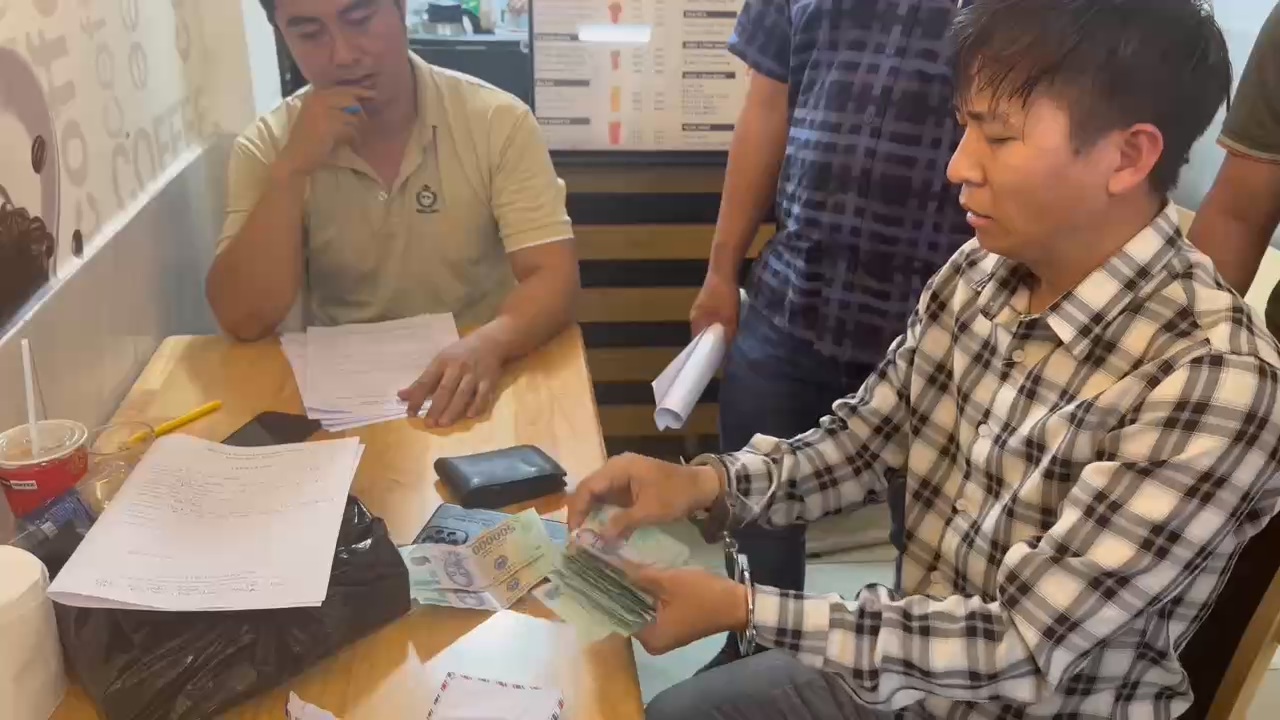 cộng t&aacute;c vi&ecirc;n