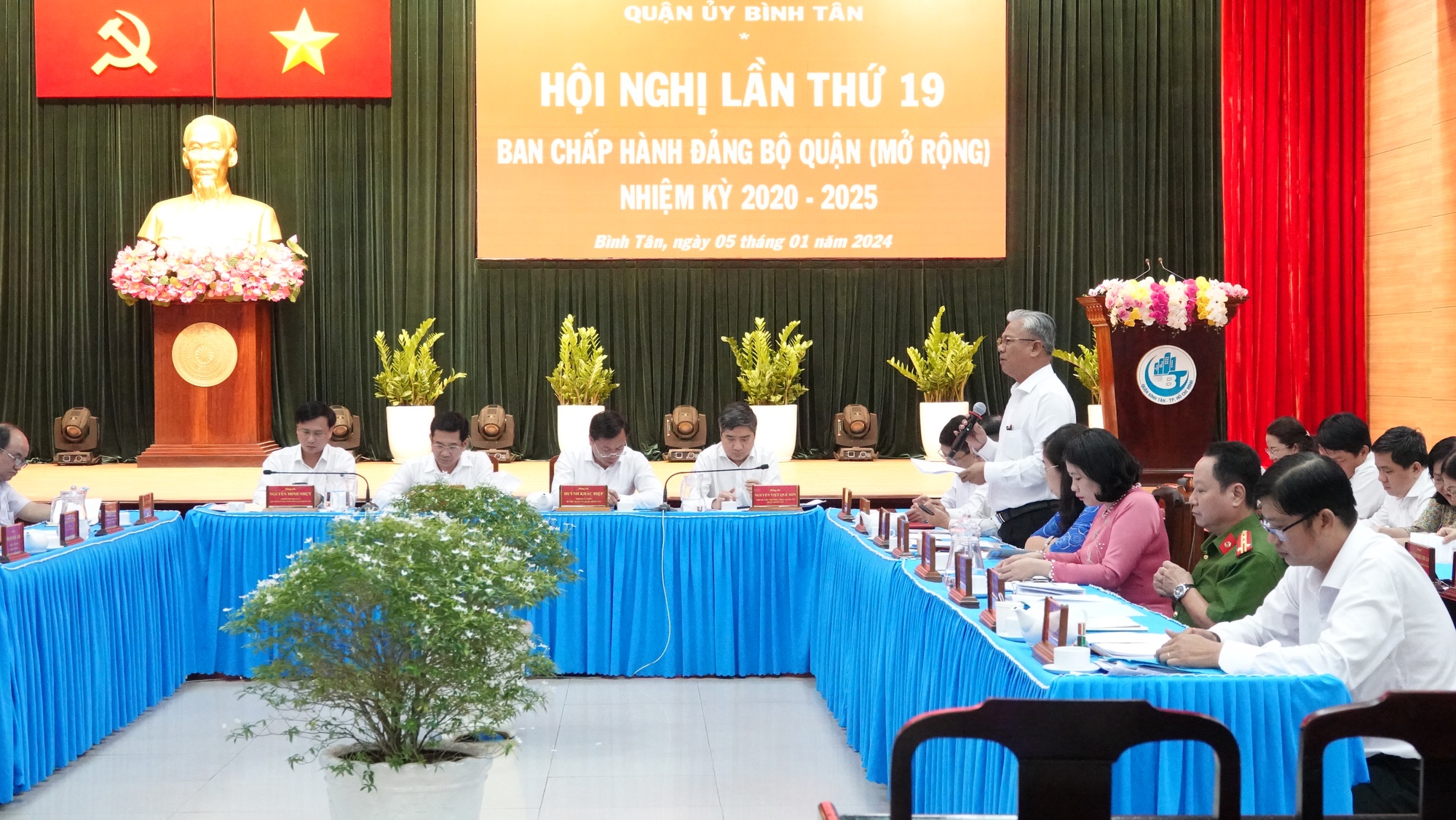 Thống nhất chủ trương bốc mộ tập trung ở dự án di dời nghĩa trang Bình Hưng Hòa - Ảnh 2.