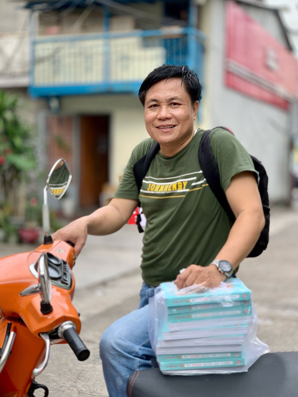 Nhà báo - nhà văn Lê Công Sơn: Hành trình kết nối những giá trị sống!- Ảnh 1.