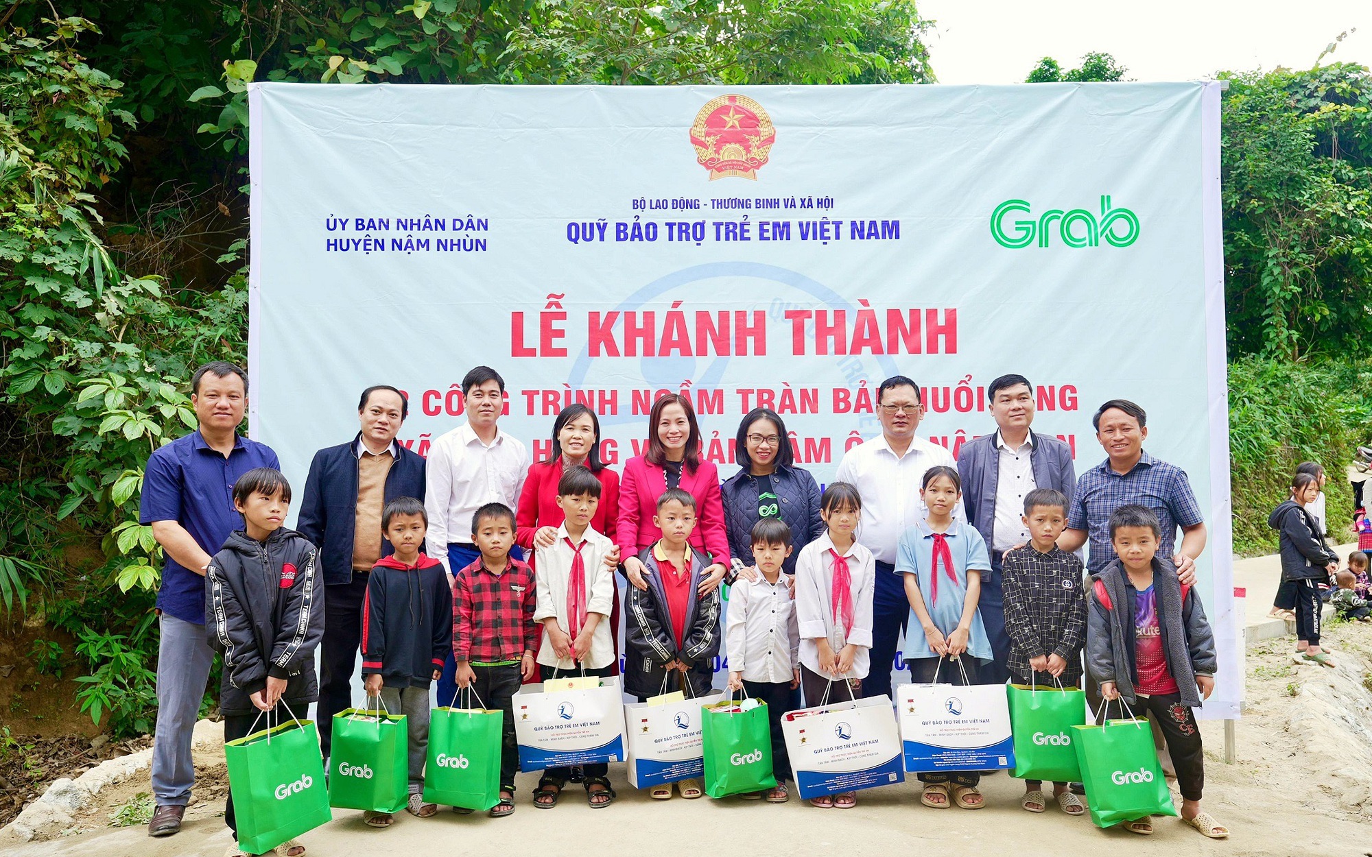 Khánh thành 2 cây cầu thuộc dự án “Xây cầu đến lớp”