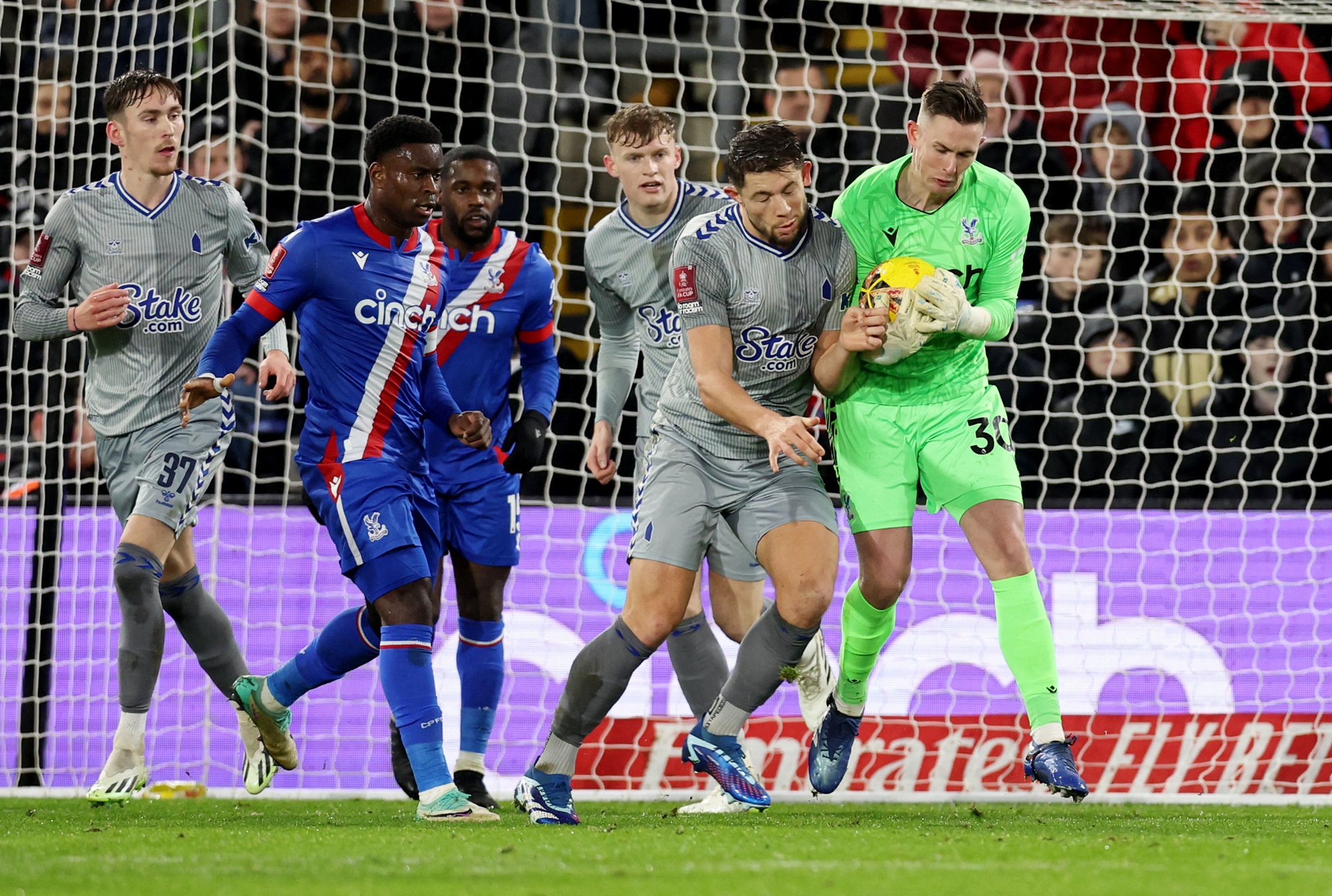 Trọng t&agrave;i Kavanagh bị tố "hủy hoại" trận Palace - Everton bằng thẻ đỏ- Ảnh 7.