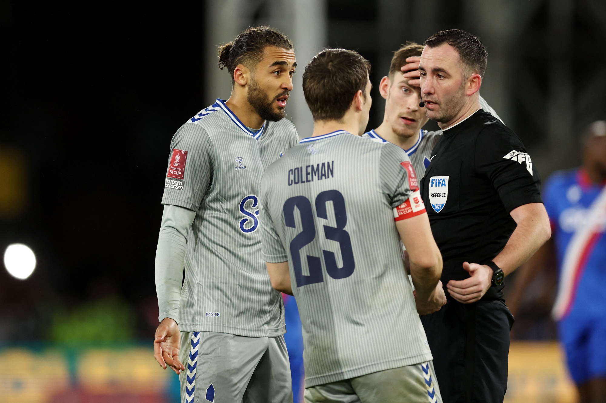 Trọng t&agrave;i Kavanagh bị tố "hủy hoại" trận Palace - Everton bằng thẻ đỏ- Ảnh 1.