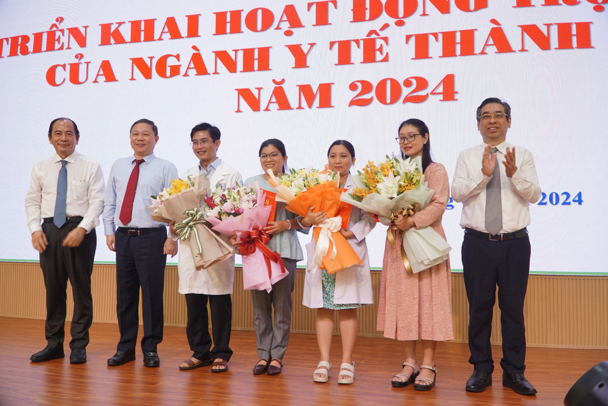 Chuyển đổi số là nhiệm vụ đặt lên hàng đầu của ngành y tế TP HCM- Ảnh 2.
