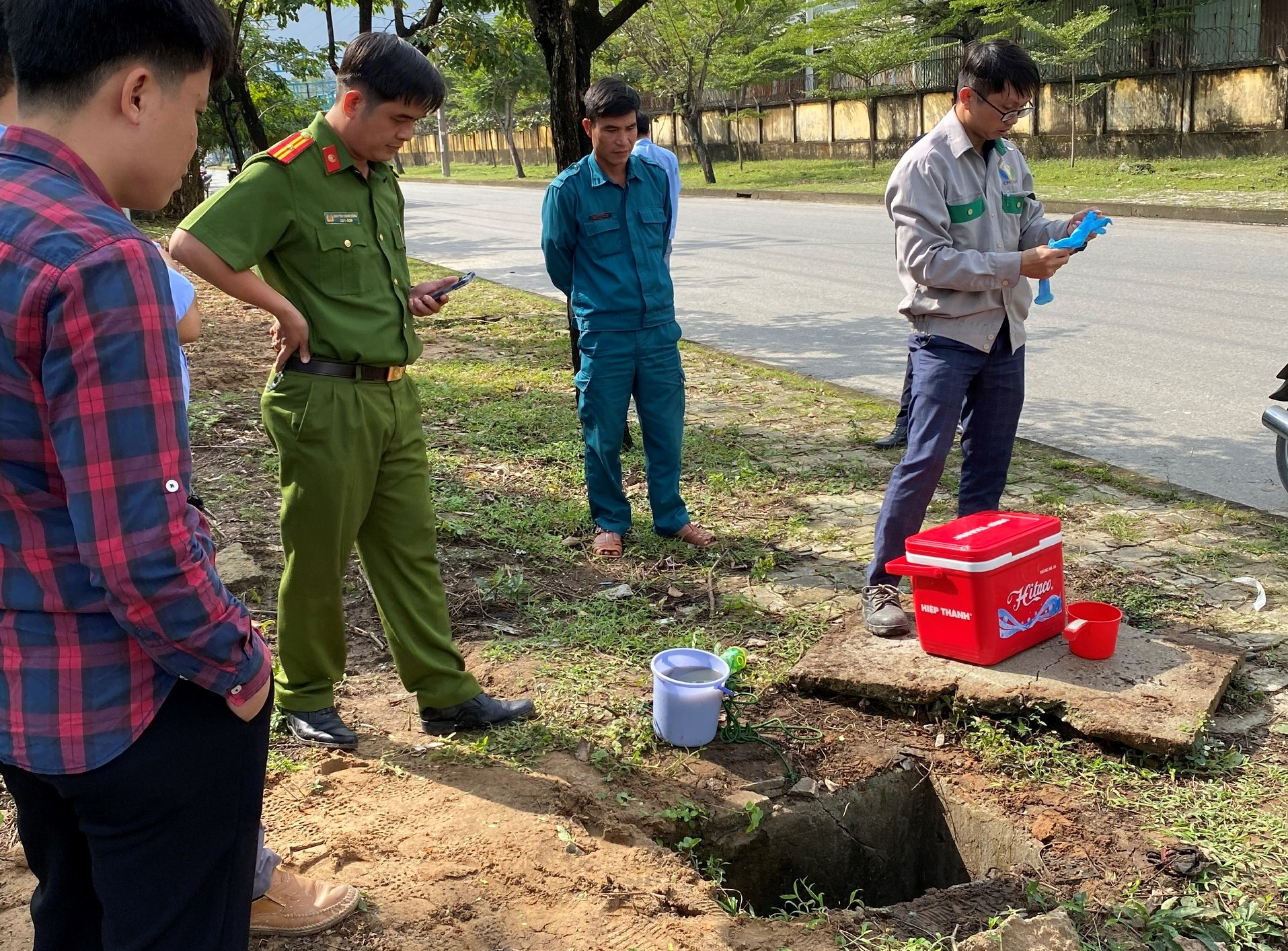 Đ&agrave; Nẵng: C&ocirc;ng ty sản xuất giấy nghi xả trộm nước thải ra m&ocirc;i trường- Ảnh 1.