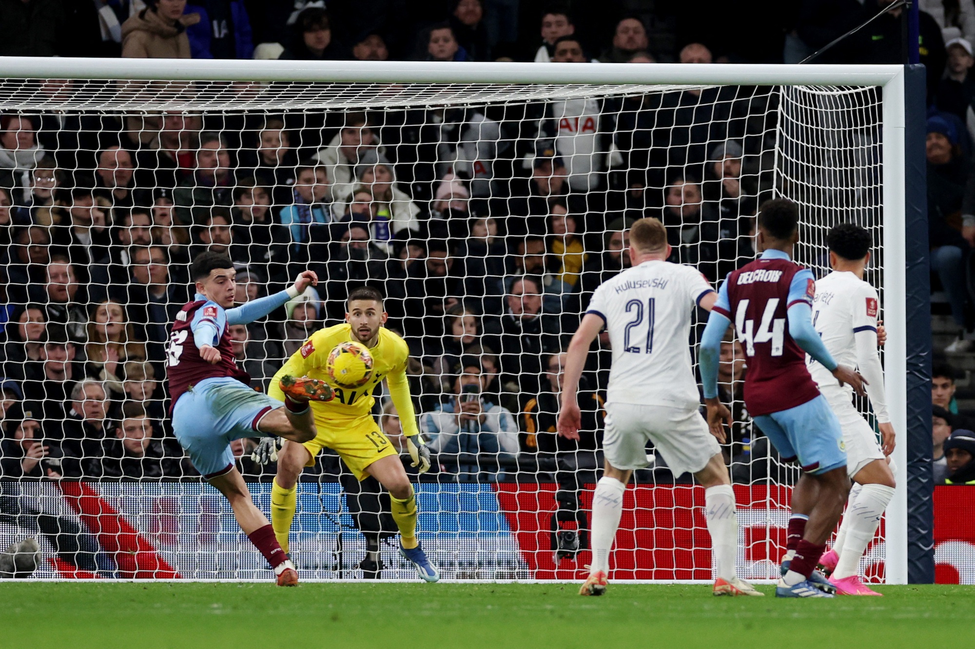 Hậu vệ lập siêu phẩm, Tottenham chật vật vượt vòng ba FA Cup- Ảnh 4.