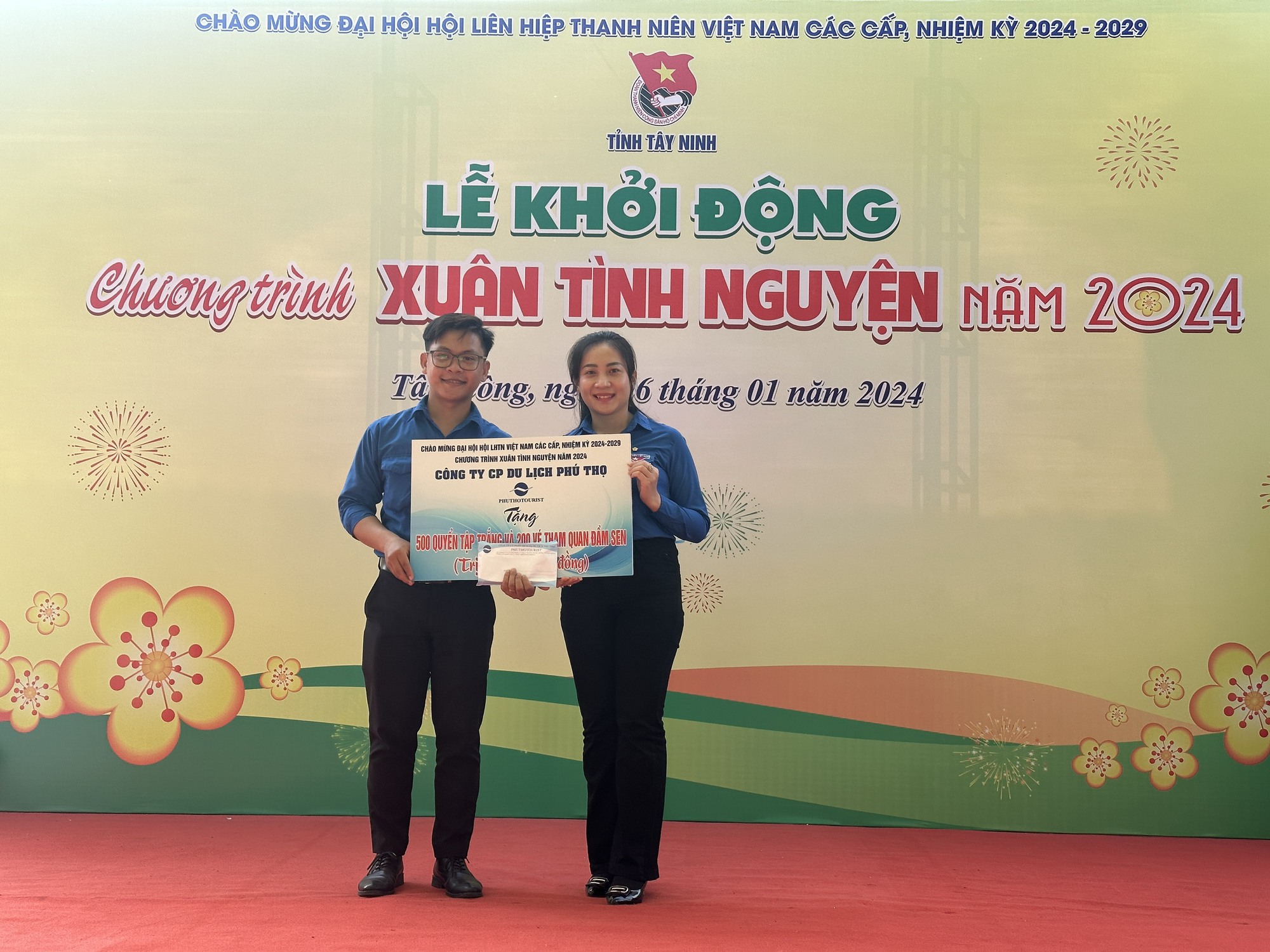 Tỉnh Đo&agrave;n T&acirc;y Ninh chăm lo hơn 1 tỉ đồng trong ng&agrave;y đầu thực hiện "Xu&acirc;n t&igrave;nh nguyện"- Ảnh 6.