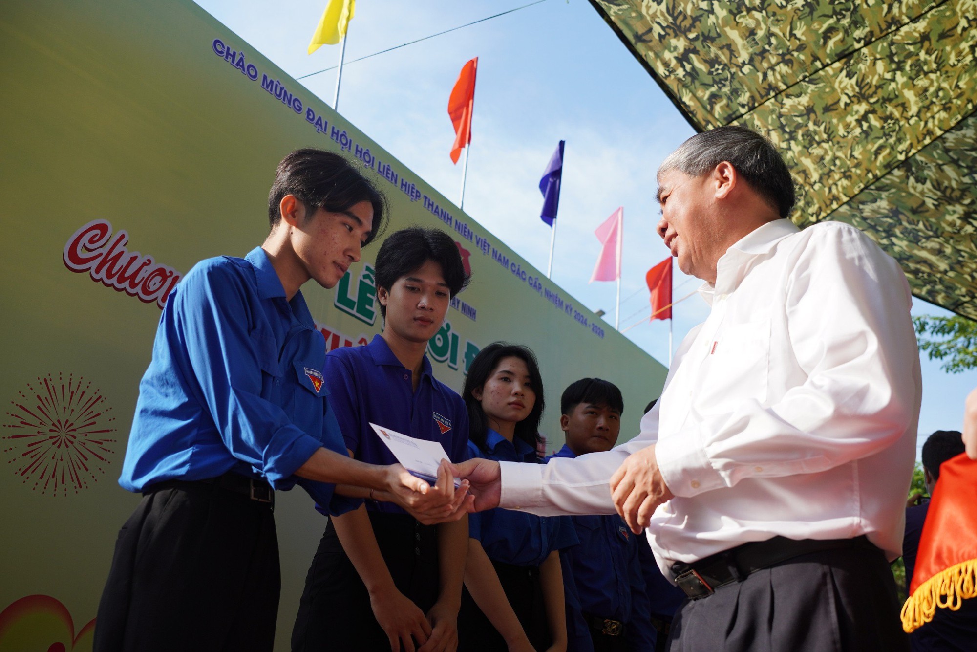 Tỉnh Đo&agrave;n T&acirc;y Ninh chăm lo hơn 1 tỉ đồng trong ng&agrave;y đầu thực hiện "Xu&acirc;n t&igrave;nh nguyện"- Ảnh 3.