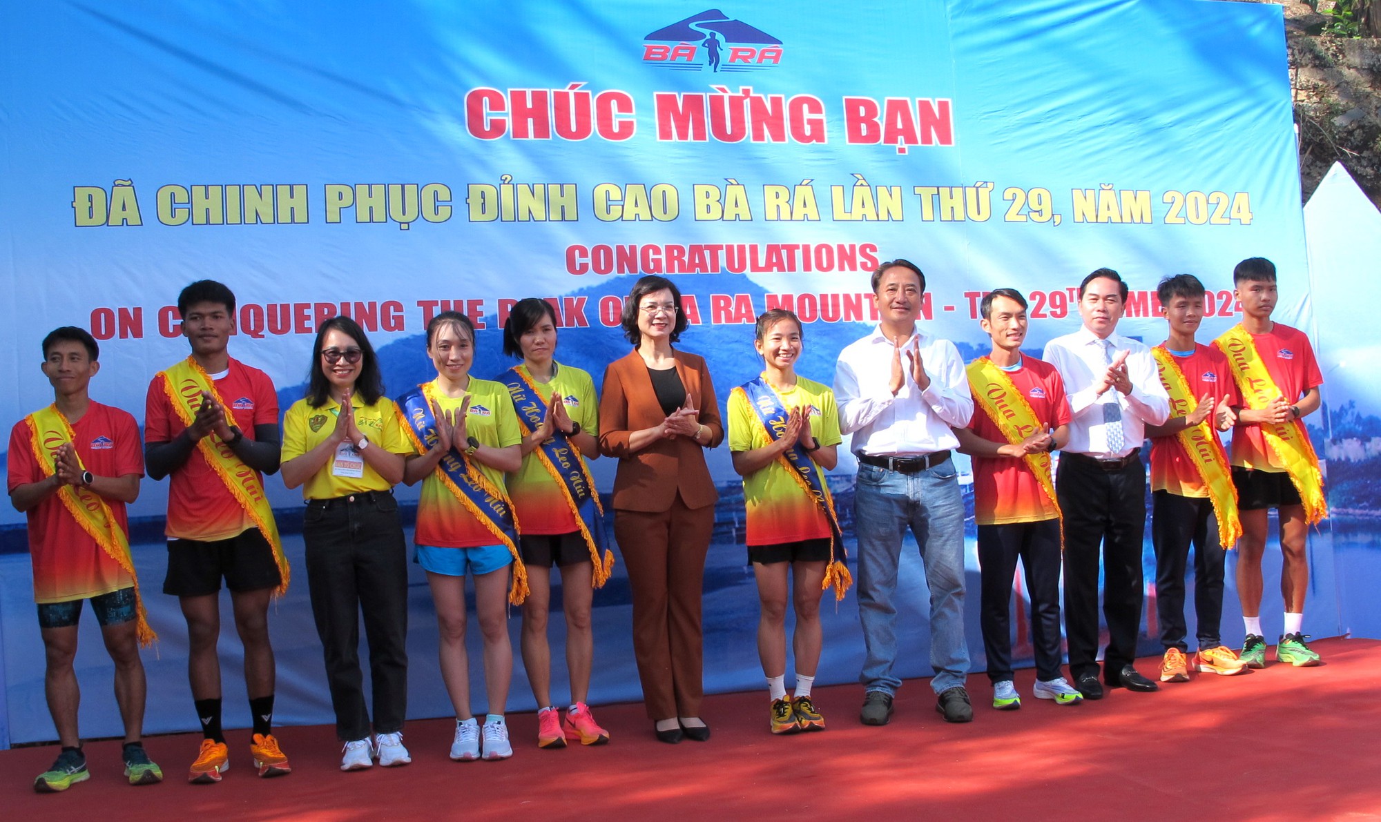 Ho&agrave;ng Nguy&ecirc;n Thanh, Nguyễn Thị Oanh chinh phục đỉnh cao B&agrave; R&aacute;- Ảnh 9.