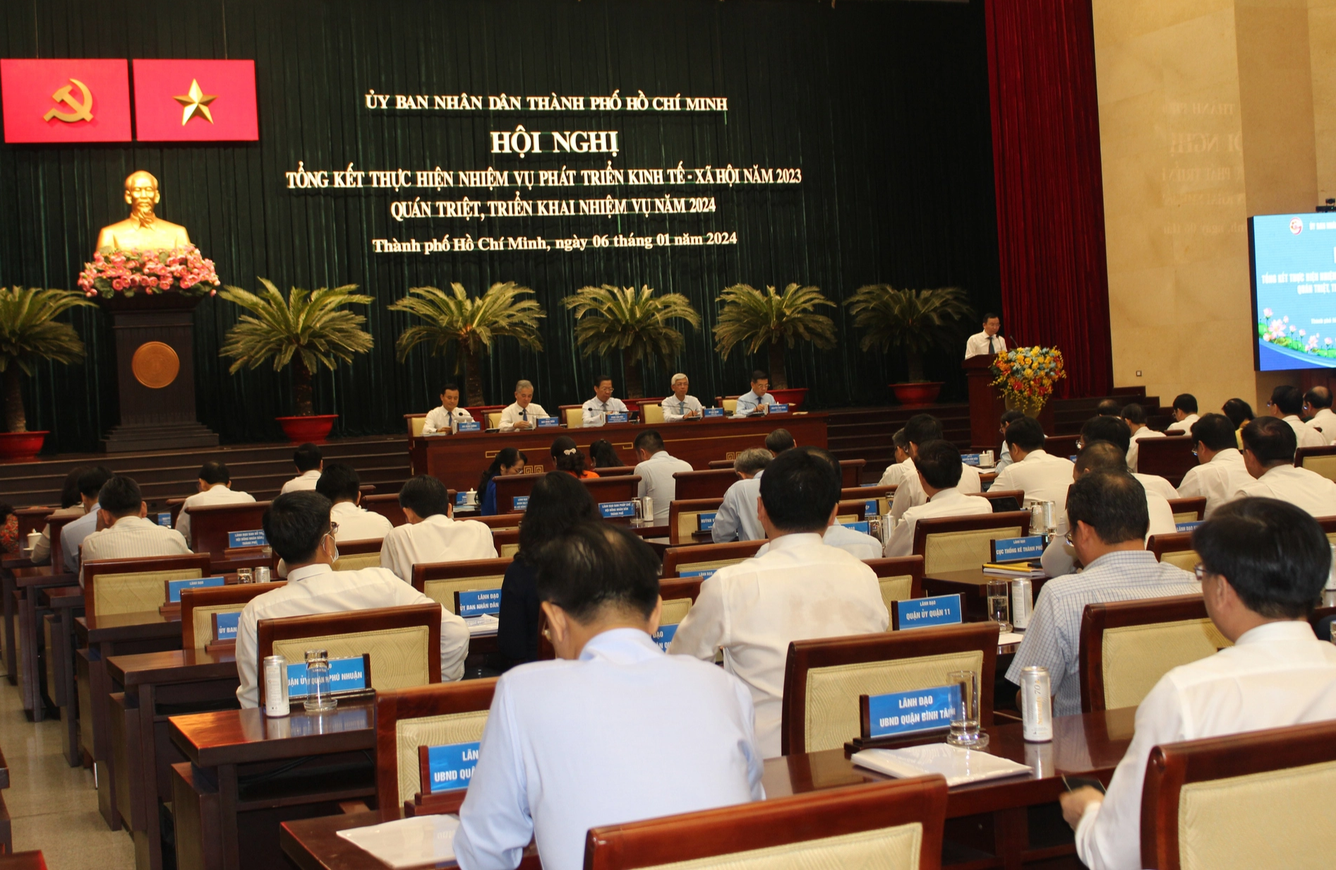 Chủ tịch UBND TP HCM đề nghị "mổ xẻ" t&acirc;m l&yacute; đ&ugrave;n đẩy, chờ đợi- Ảnh 3.