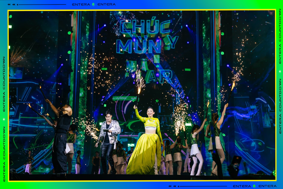 Entera Countdown 2024: B&ugrave;ng nổ khoảnh khắc countdown mở ra năm mới bản lĩnh tại phố đi bộ c&ugrave;ng hơn 100.000 người tham dự- Ảnh 3.