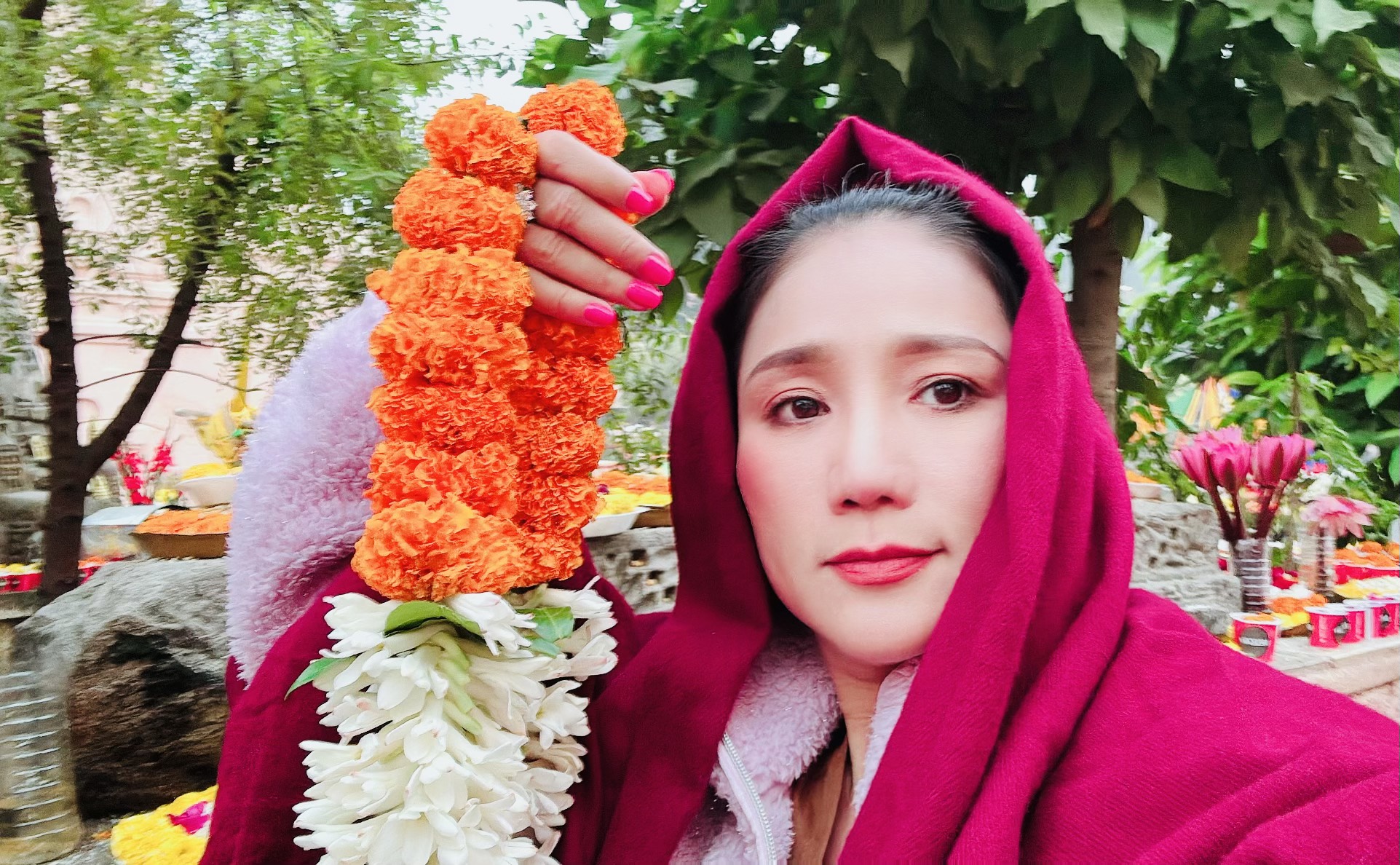 C&aacute;t Tường đưa cha mẹ du lịch v&agrave; thiện nguyện ở Ấn Độ- Ảnh 2.