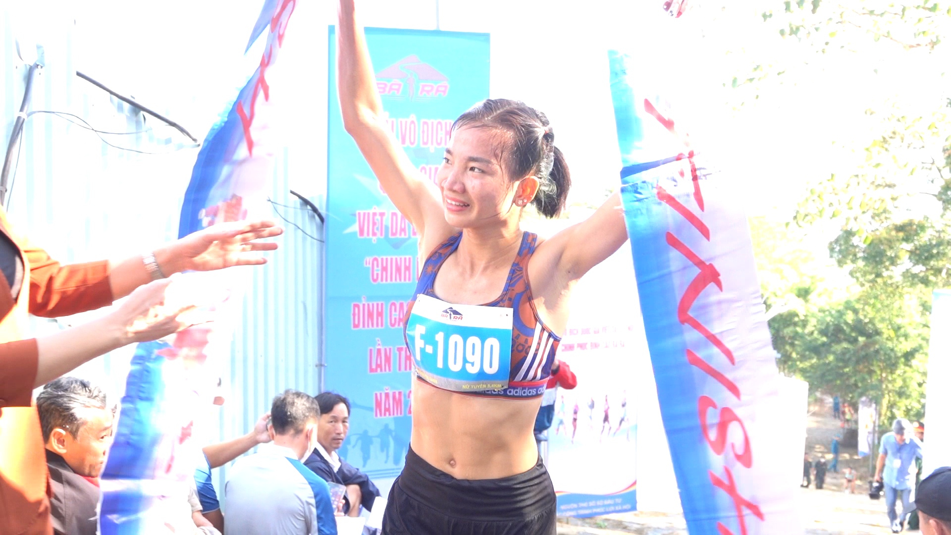 Ho&agrave;ng Nguy&ecirc;n Thanh, Nguyễn Thị Oanh chinh phục đỉnh cao B&agrave; R&aacute;- Ảnh 7.