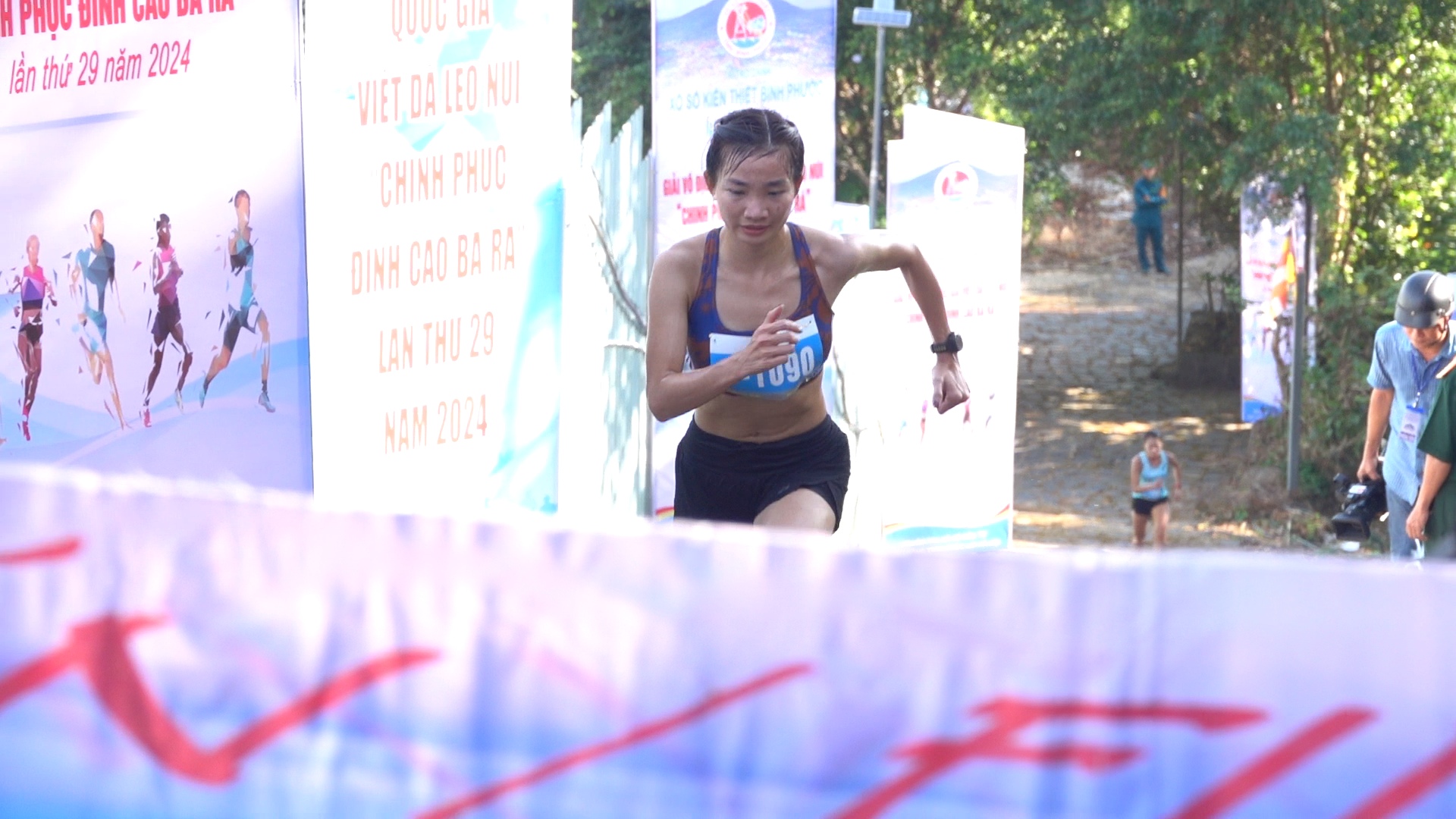 Ho&agrave;ng Nguy&ecirc;n Thanh, Nguyễn Thị Oanh chinh phục đỉnh cao B&agrave; R&aacute;- Ảnh 6.