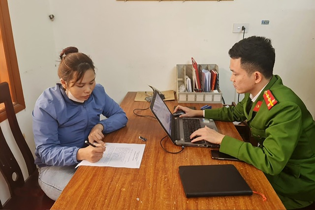 C&ocirc; g&aacute;i trẻ liều lĩnh cướp tiệm v&agrave;ng- Ảnh 2.