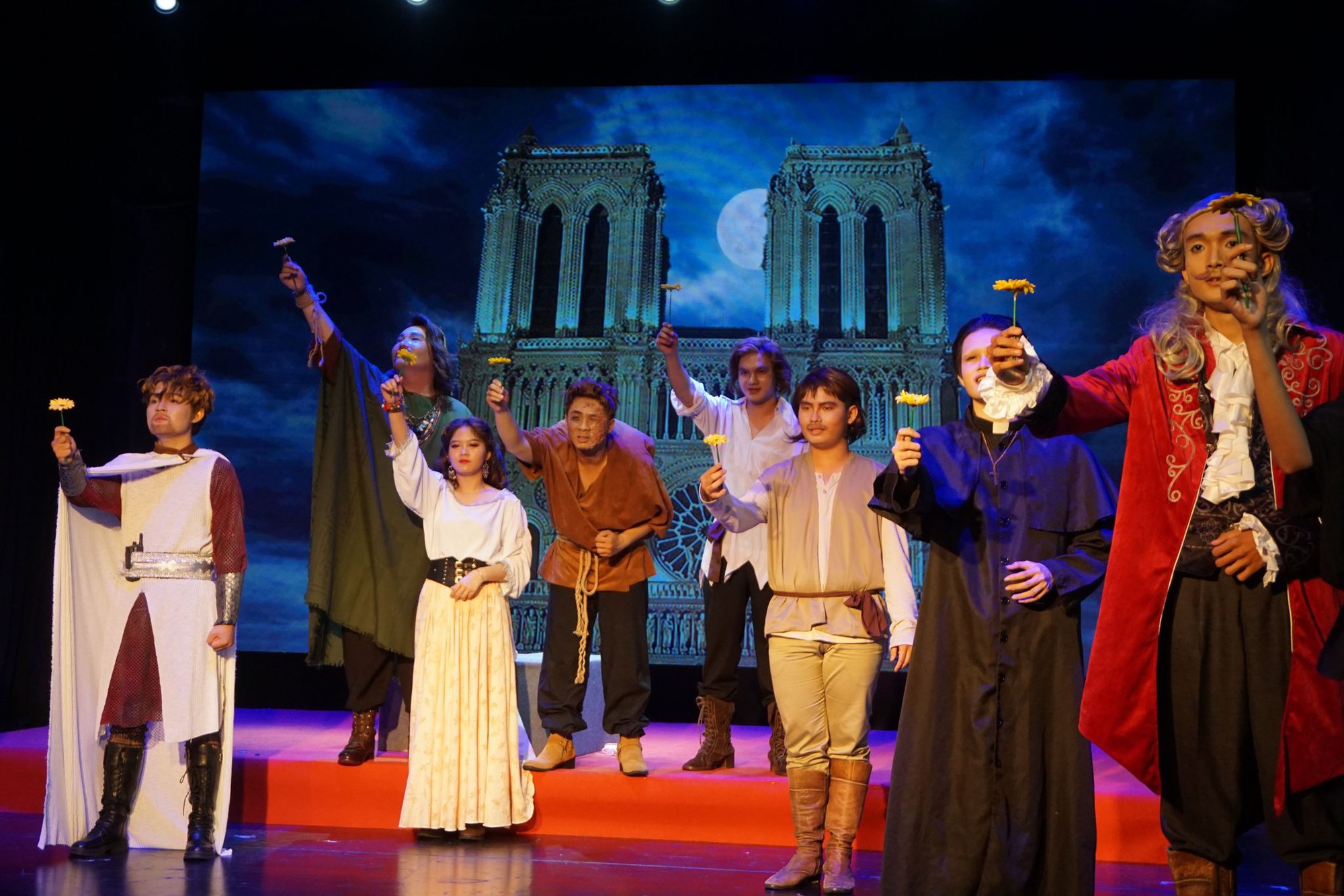 NSƯT Vũ Xuân Trang "thử lửa" diễn viên trẻ với "Nhà thờ Đức bà Paris"- Ảnh 7.